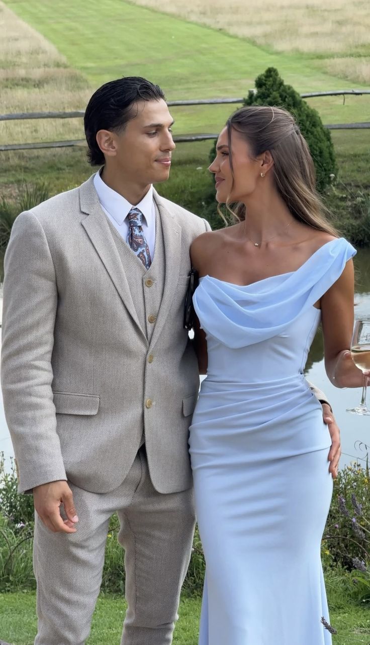 Robe de bal longue en mousseline bleu ciel clair, style sirène simple, asymétrique, à une épaule, idéale pour les fêtes, les mariages et les anniversaires (N440)