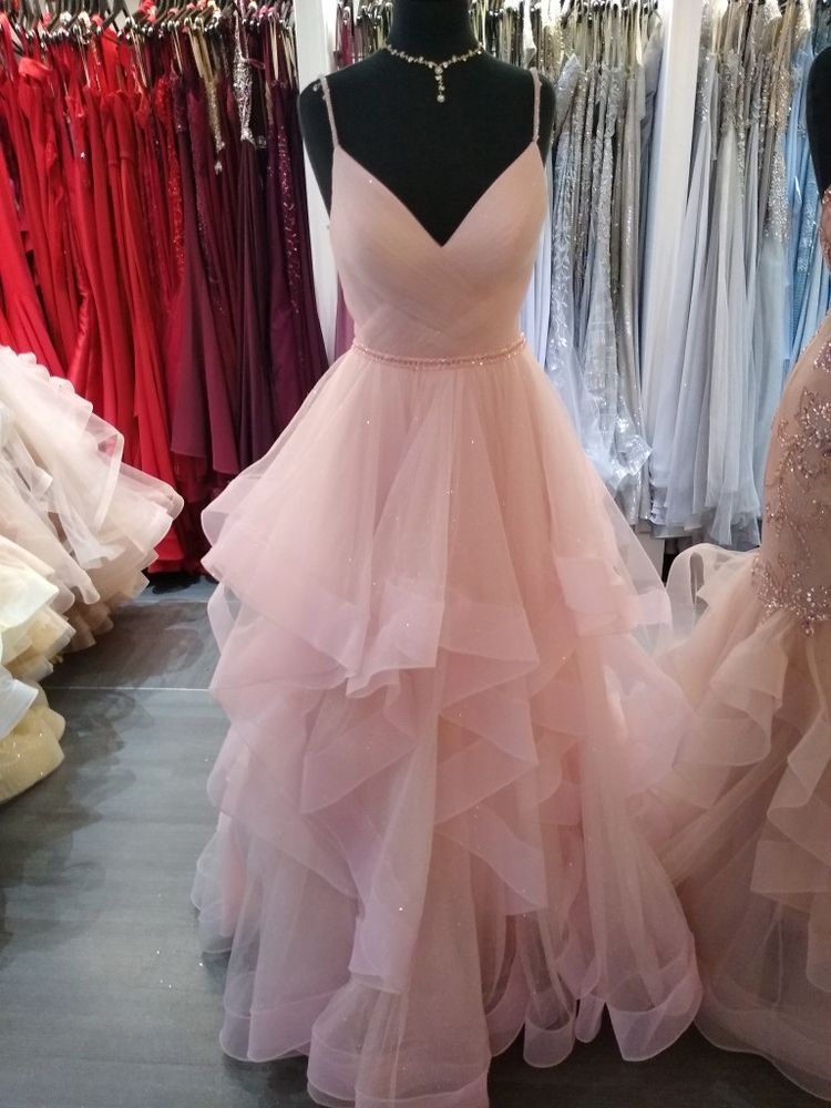 Robe de bal romantique rose pâle à fines bretelles et volants étagés, robe de soirée AB938