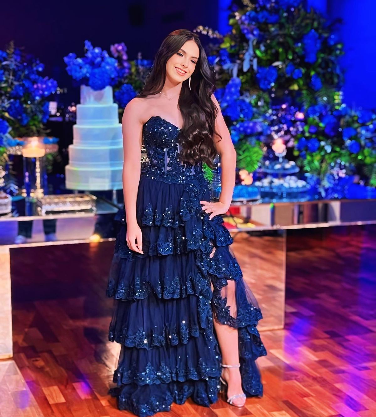Elegantes, ärmelloses, bodenlanges A-Linien-Abendkleid in Marineblau mit Herzausschnitt und Schlitz, Modell AB1773