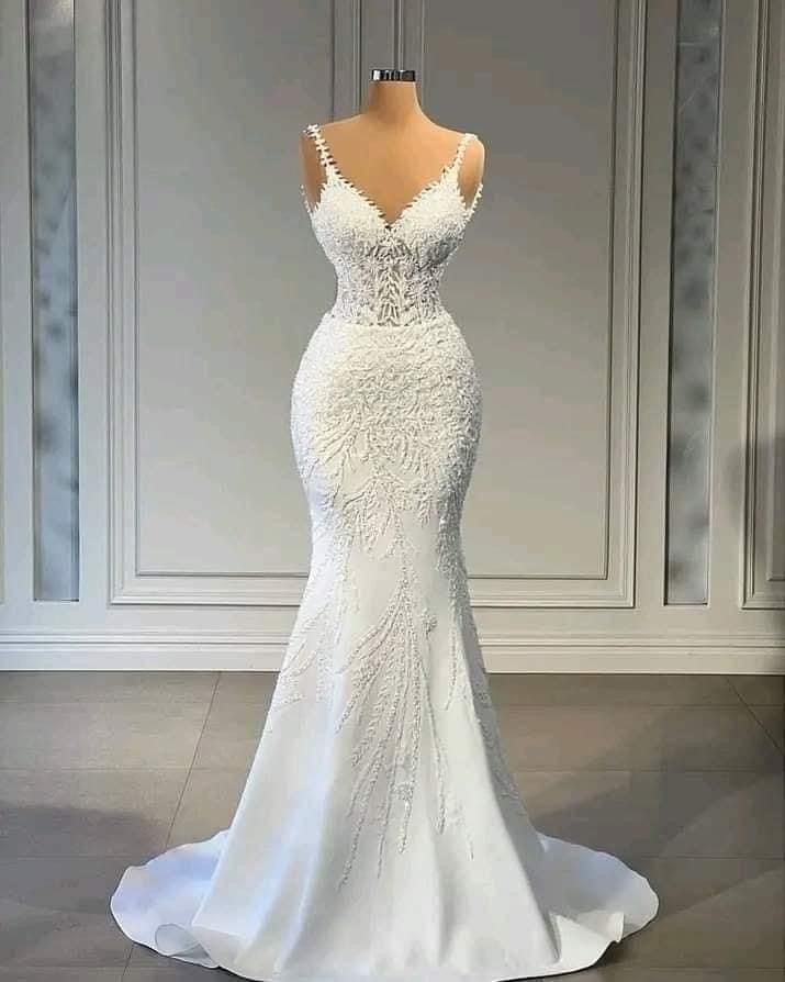 Robe de soirée longue blanche à fines bretelles style sirène, AB1749