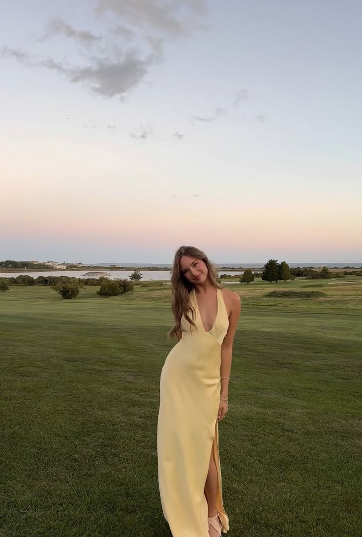 Robe longue sirène jaune à fente, style dos nu, idéale pour l'été et le printemps, parfaite pour un mariage ou un anniversaire (N1640)