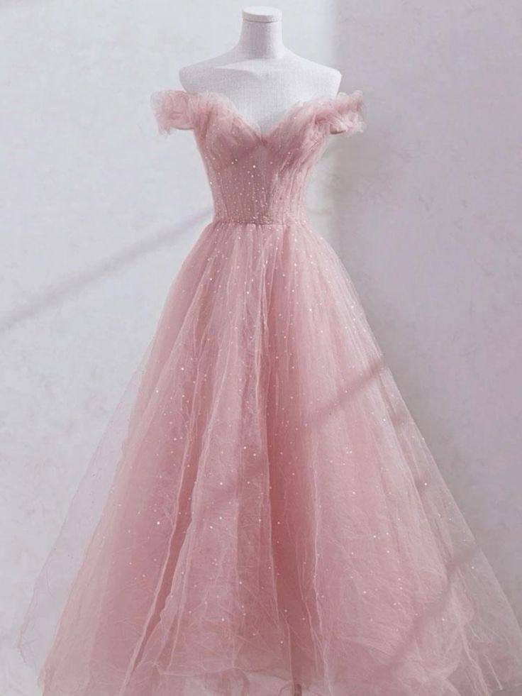 Elegantes, schulterfreies, plissiertes, langes Ballkleid aus rosa Tüll – Inspiration für den Abschlussball oder die Abschlussfeier (Kleid Nr. 022)