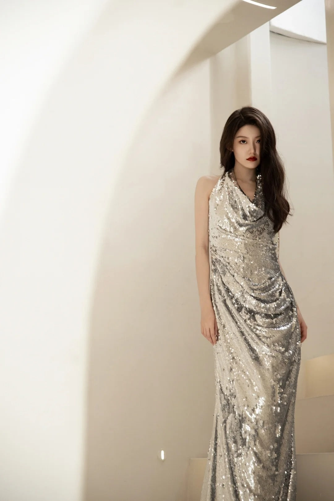 Robe de bal longue sirène à sequins argentés, dos nu, style sirène. Tenue idéale pour un 18e anniversaire. Robe de bal N231