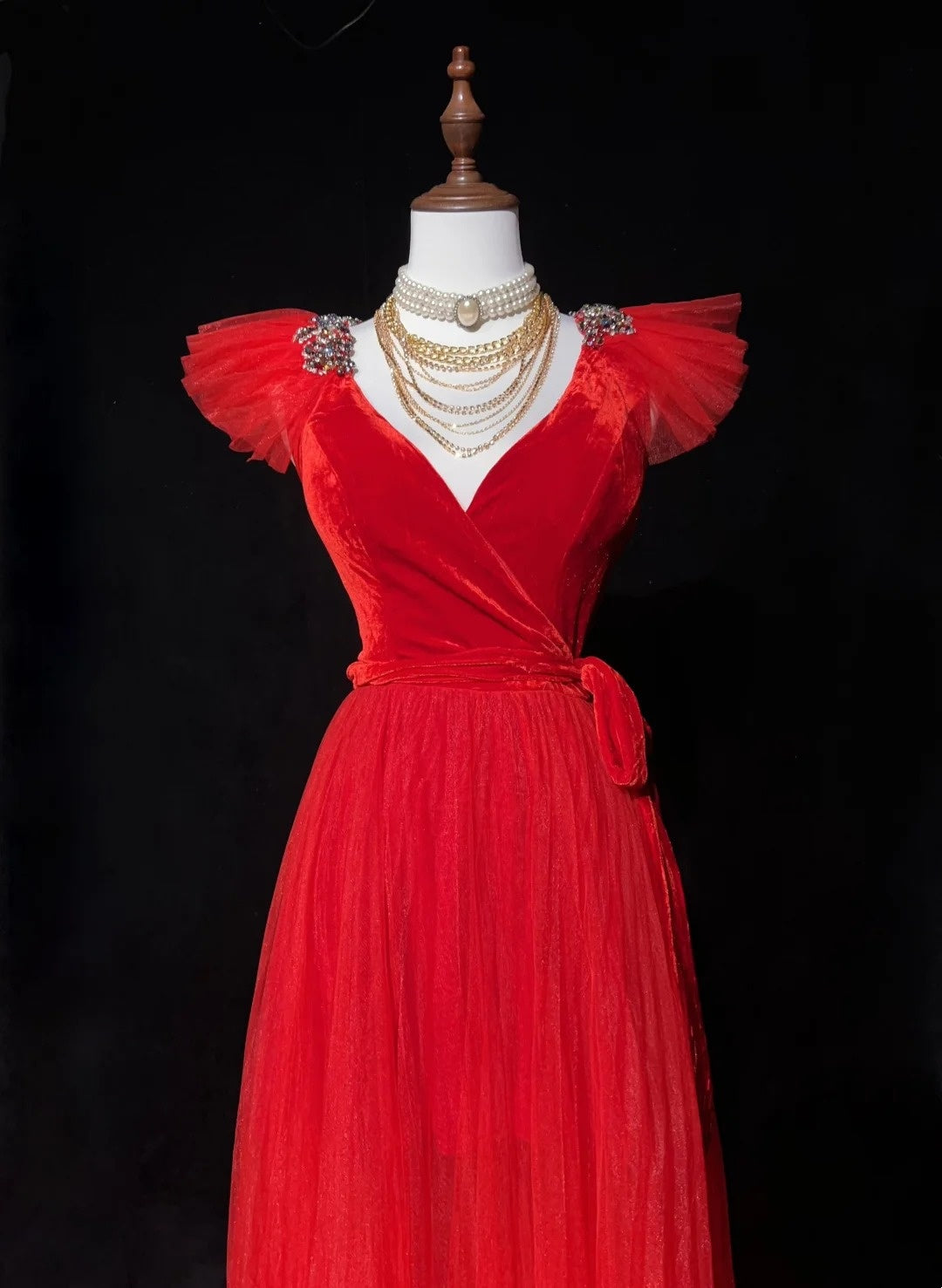 Robes de bal vintage Trapèze Col en V Rouge Sans manches Tulle Années 80 Longue Robe de soirée N2629