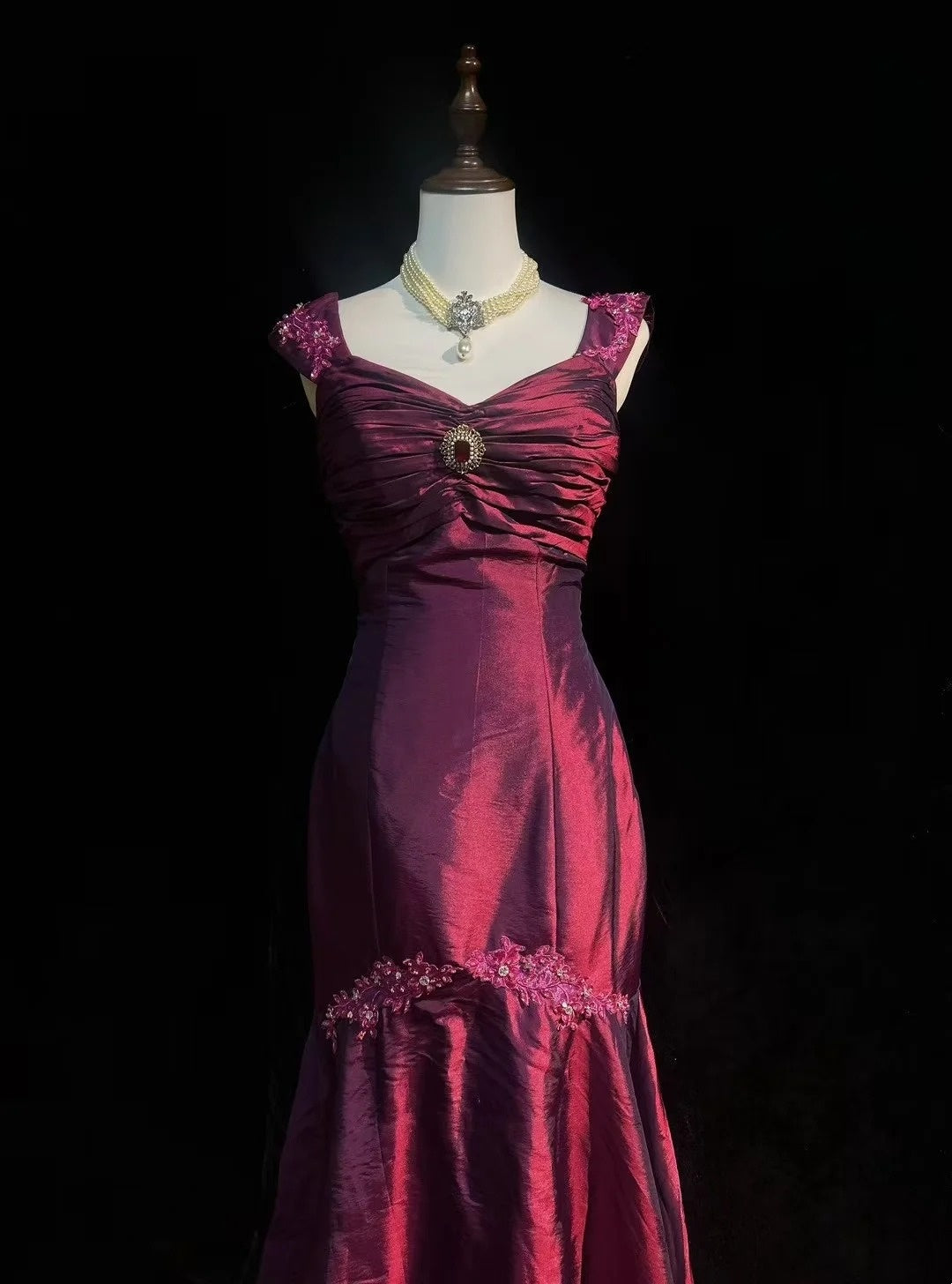Robes de Bal Vintage Sirène Coeur Bordeaux avec Appliques Années 1960 Longue Robe de Soirée N2607