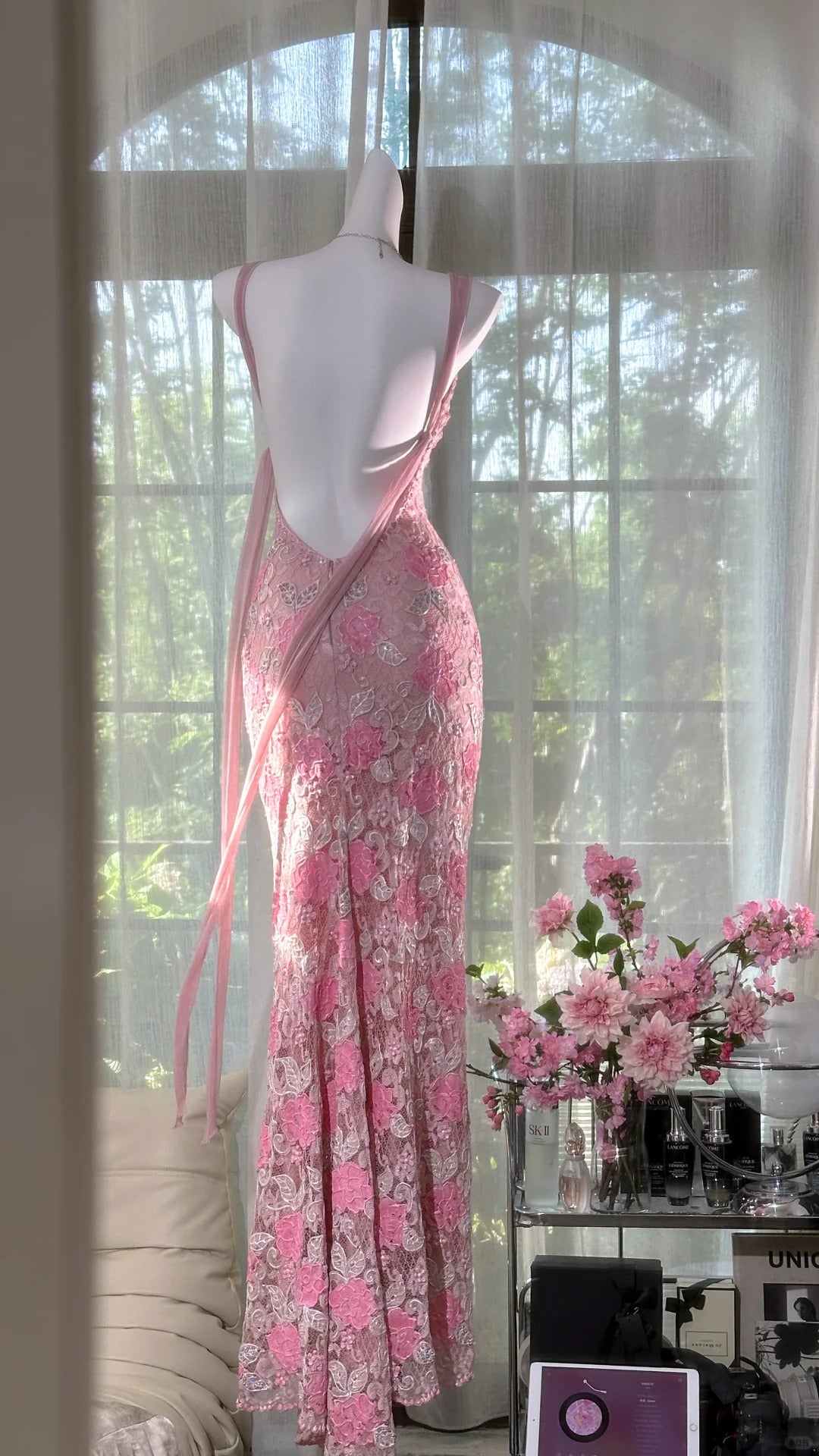 Bescheidene Ballkleider Meerjungfrau Spaghetti-Träger Rosa Spitze Ärmellos Rückenfrei Lange Abendkleider N3568