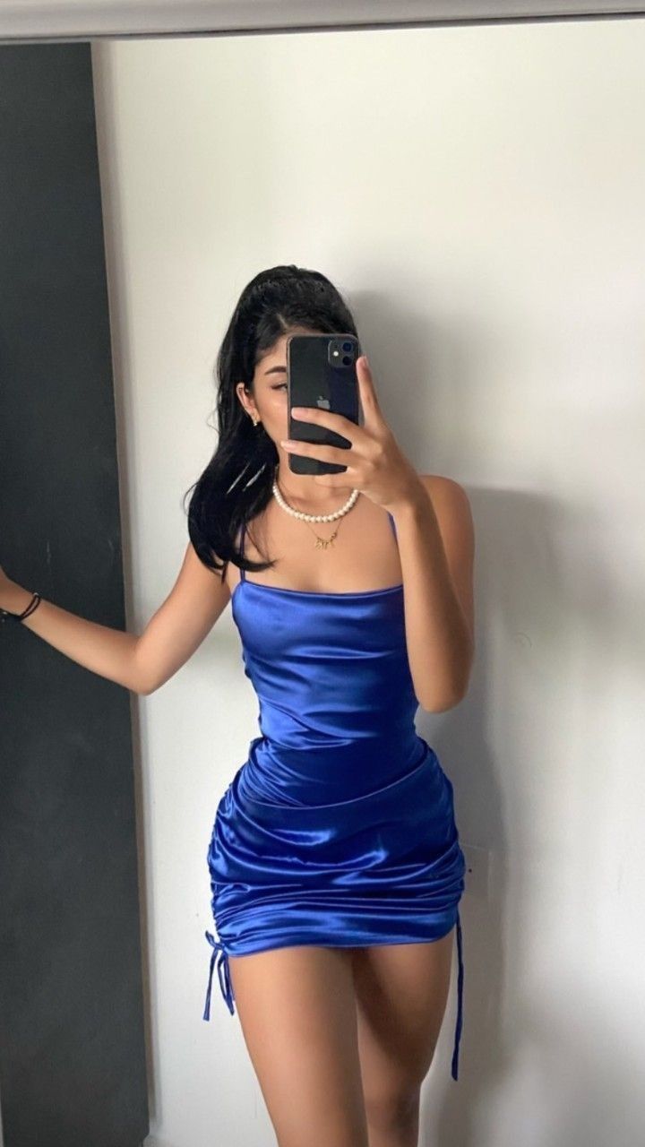 Élégante Robe Fourreau Courte Bleu Roi Moulante Satin Bretelles Fines 12e Année Inspo Robe de Bal RB4399