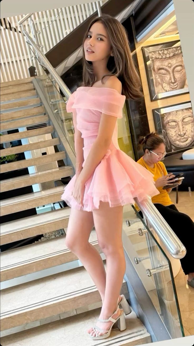 Robe courte mini rose en mousseline, coupe trapèze, épaules dénudées, style mini, idéale pour un 16e anniversaire (N1910)