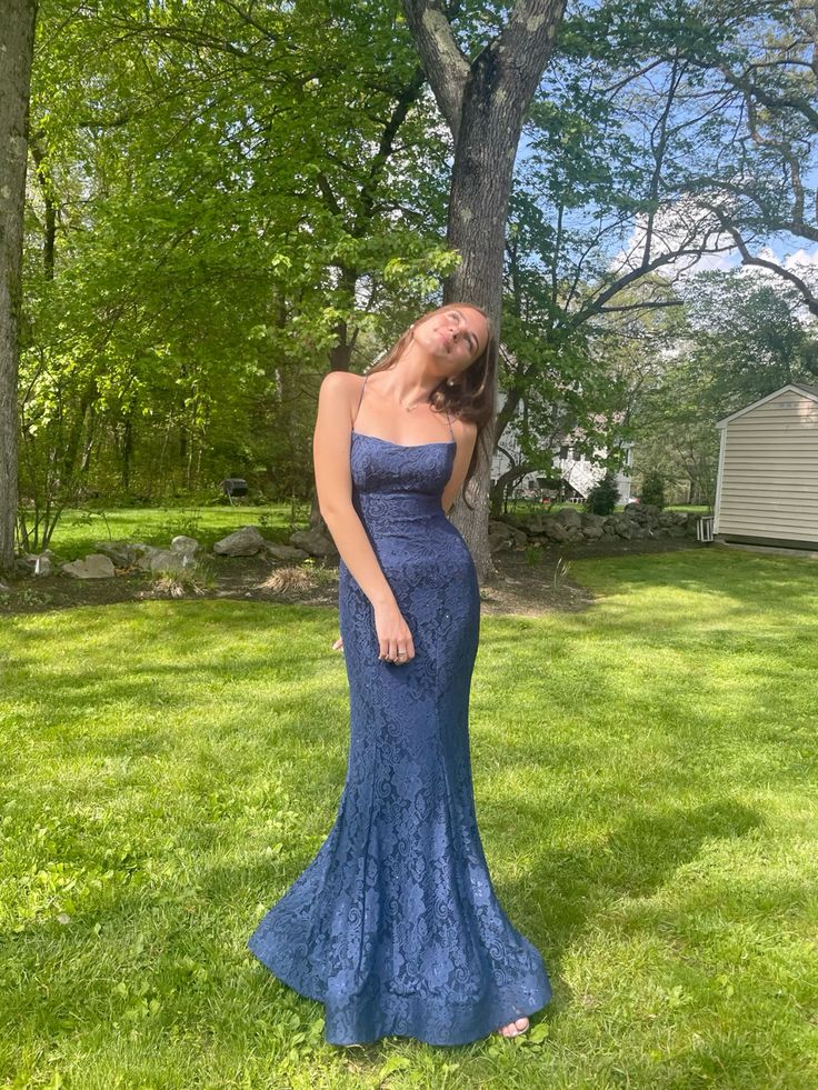 Robe de bal longue bleu marine sexy à fines bretelles spaghetti et sans manches, style sirène, AB946