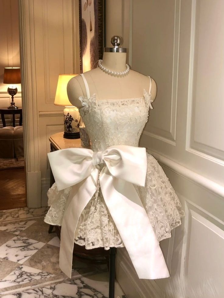 Schicke Outfit-Ideen für Teenager-Mädchen, Mini-Senioren-Inspo, kurze weiße Geburtstagsoutfits, Ballkleid RB3057