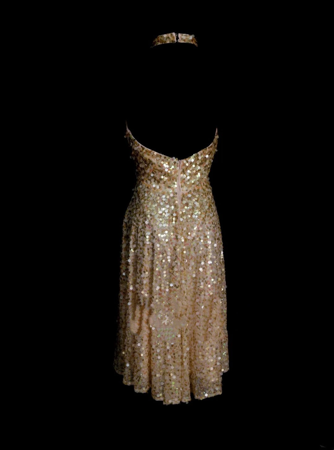 Robe courte trapèze dos nu à sequins dorés, inspiration années 2000, style années 2000, référence N1382