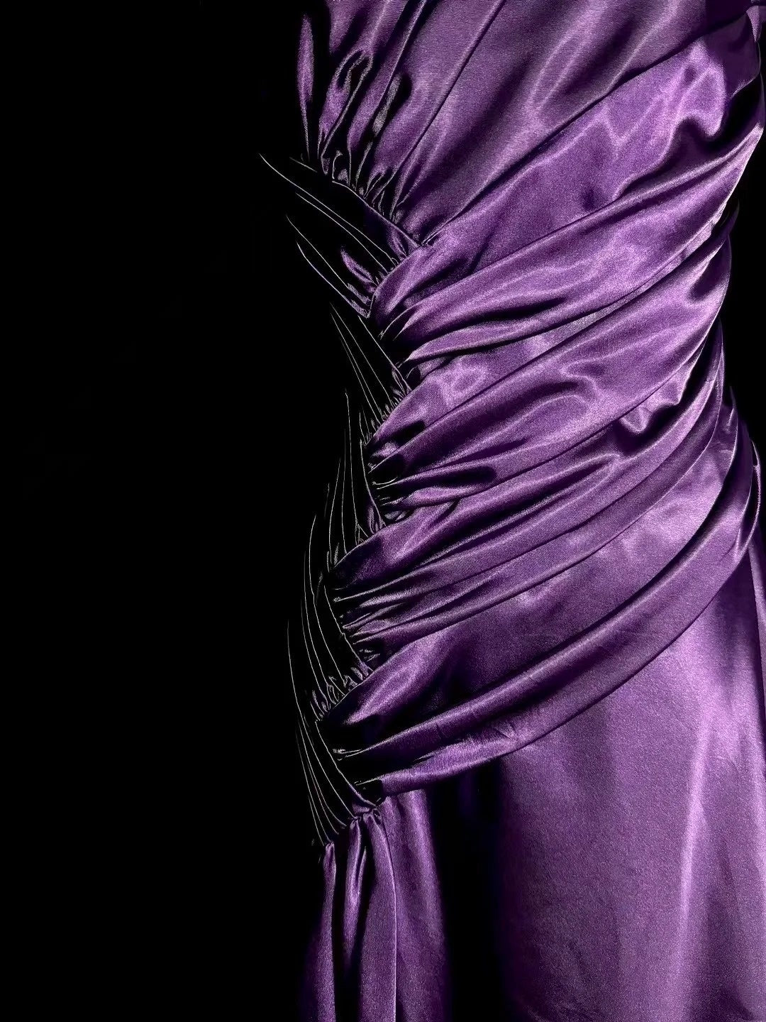 Bescheidene Abschlussballkleider Meerjungfrau One Shoulder Lila Satin mit Rüschen Lange Abendgarderobe N3432