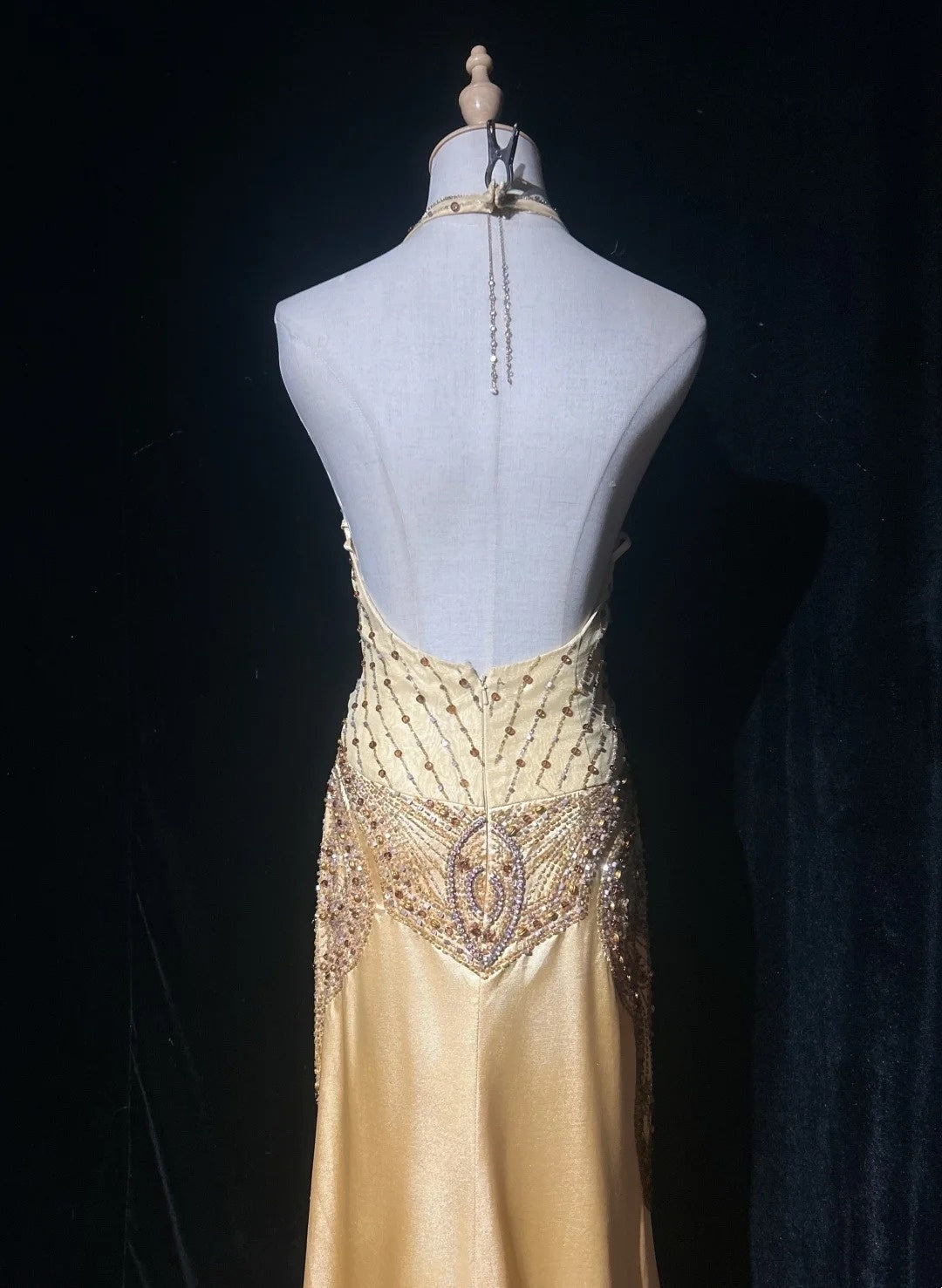 Modestes Robes de Bal de Fin d'Année pour Lycée Inspiration Coupe Droite Licou Jaune Semi-Formel Longues Robes de Bal pour Adolescentes AB2153