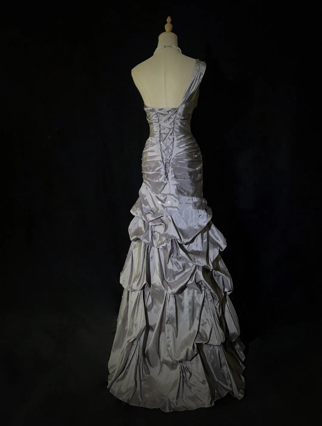 Verträumte 90er Abschlussballkleider Meerjungfrau One Shoulder Grau mit Perlenstickerei Formelle Abendkleider N3819