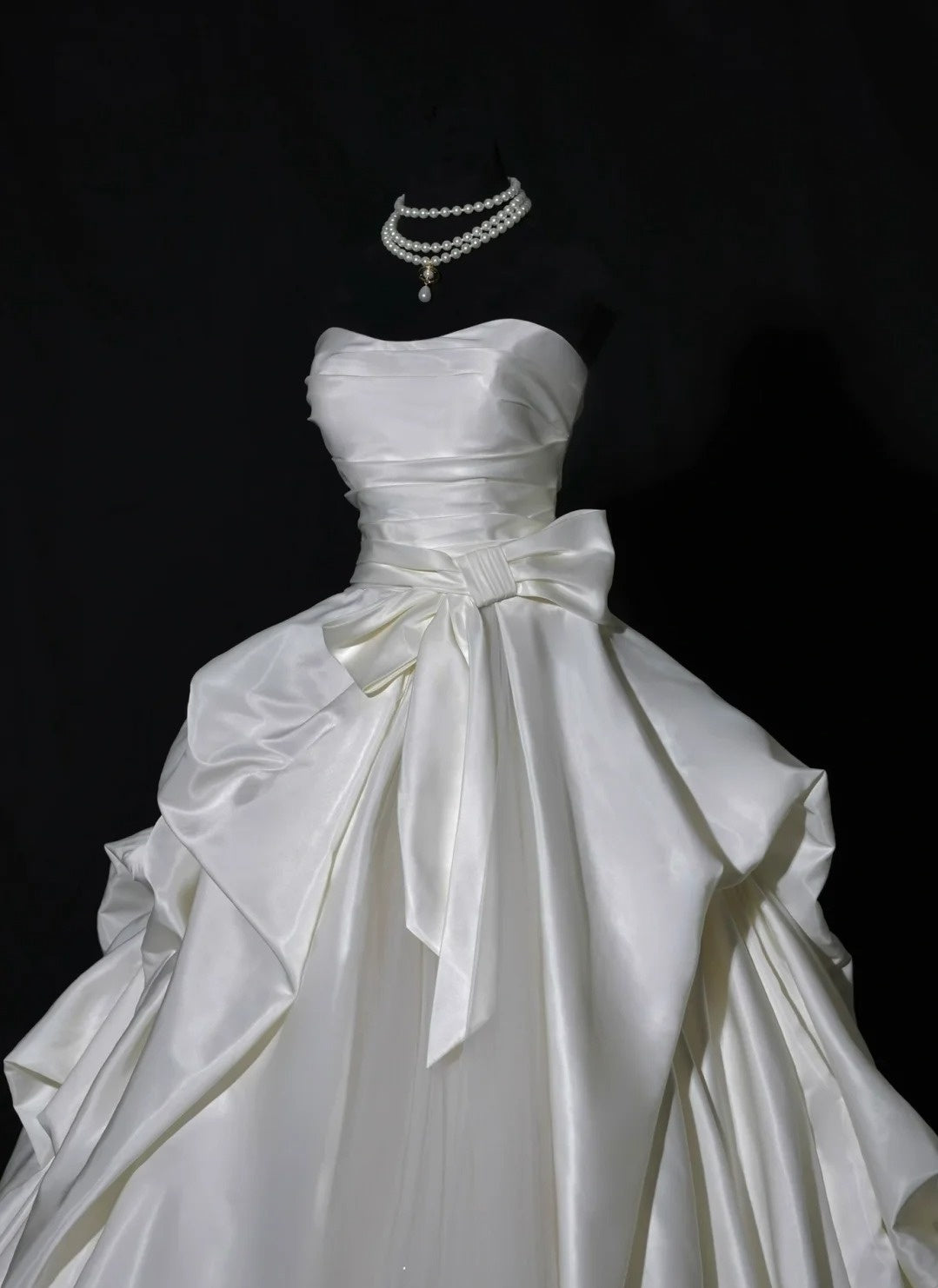 Robe de mariée luxueuse, robe de bal bustier ivoire sans manches, robe de mariée cintrée AB2522