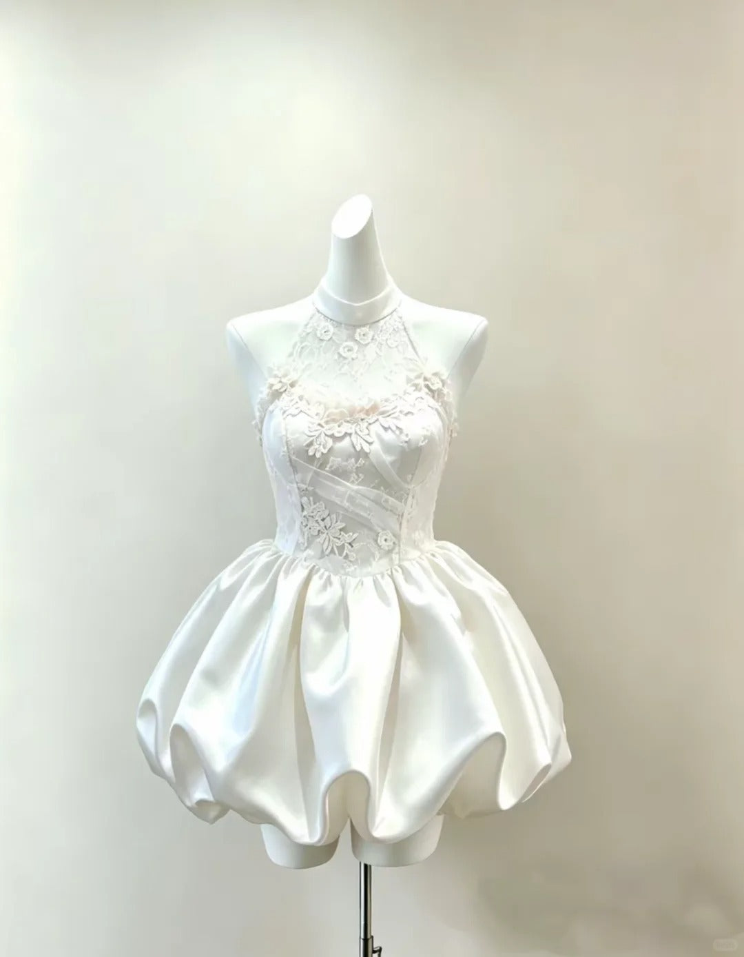 Elegant Ball Gown Halter White Satin Lace Mini Short Cocktail Gown Homecoming Dresses Ideas Hoco Outfits RB4836