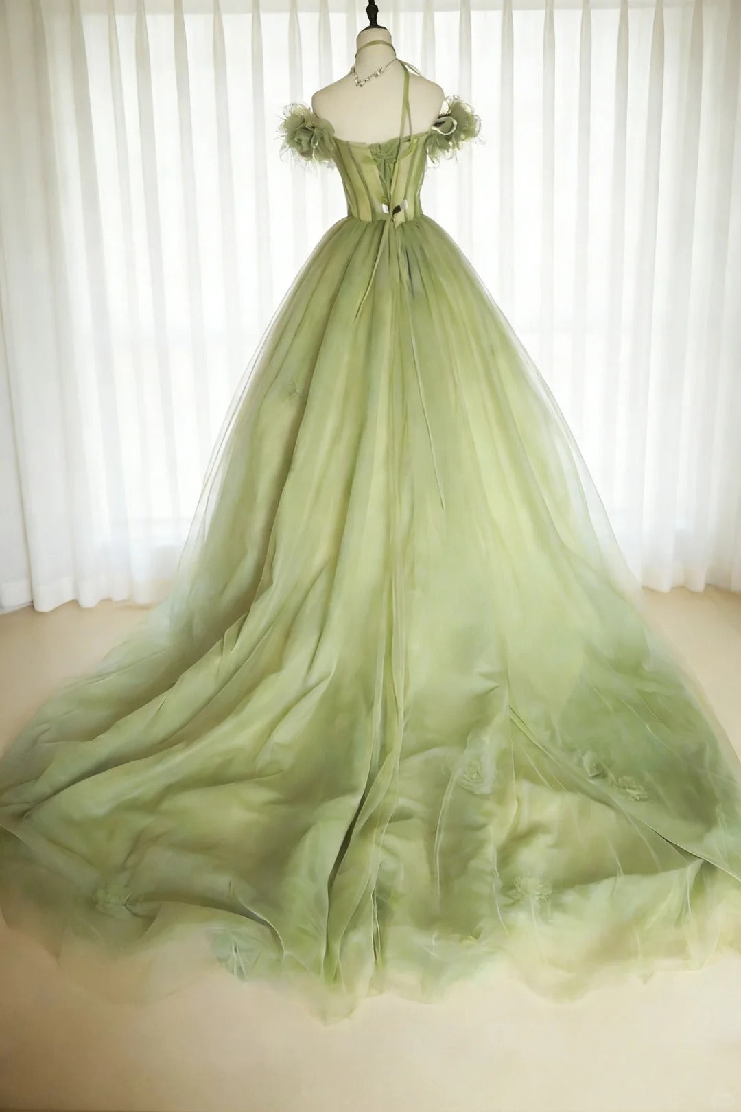 Robes de bal modestes robe de soirée épaules dénudées tulle vert sauge avec manches longue robe de quinceañera N2968