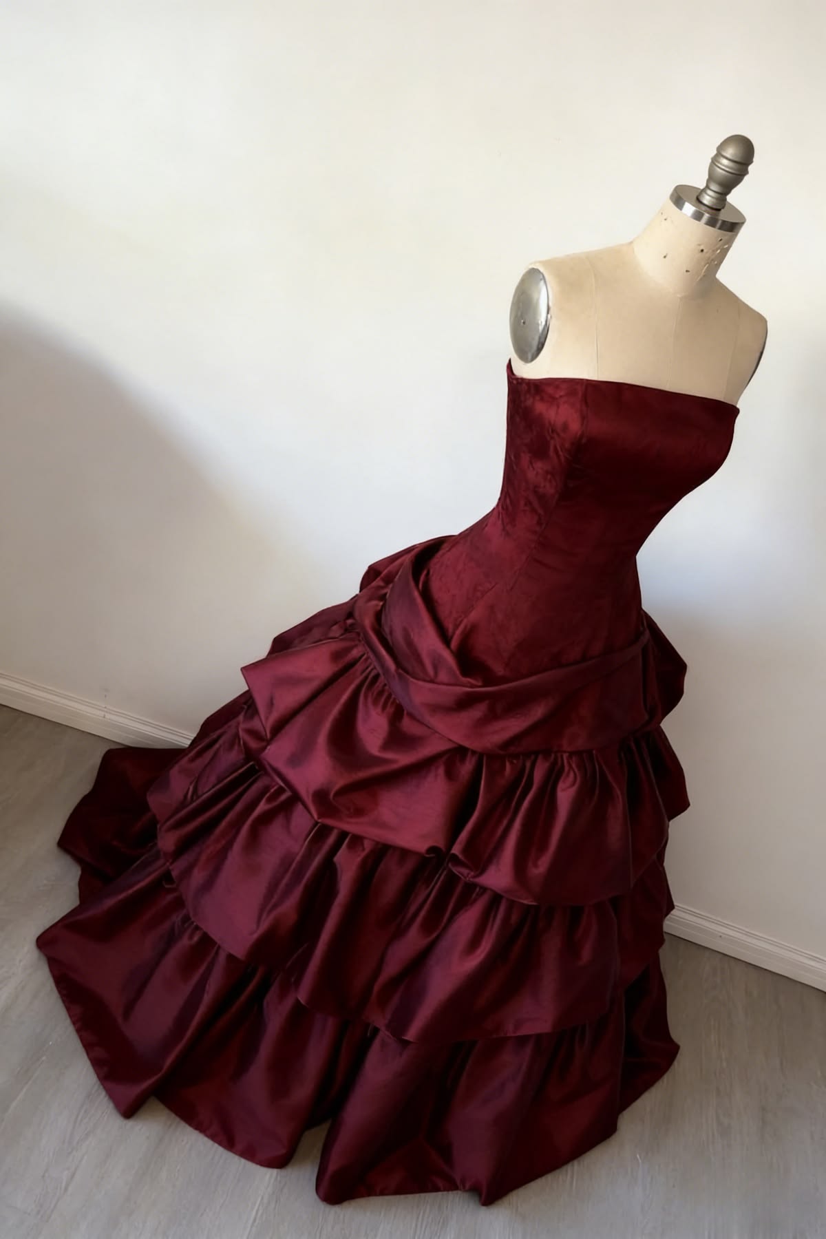 Magnifique robe de bal bordeaux trapèze en satin, longue robe de soirée sans bretelles, robe de cérémonie N1867