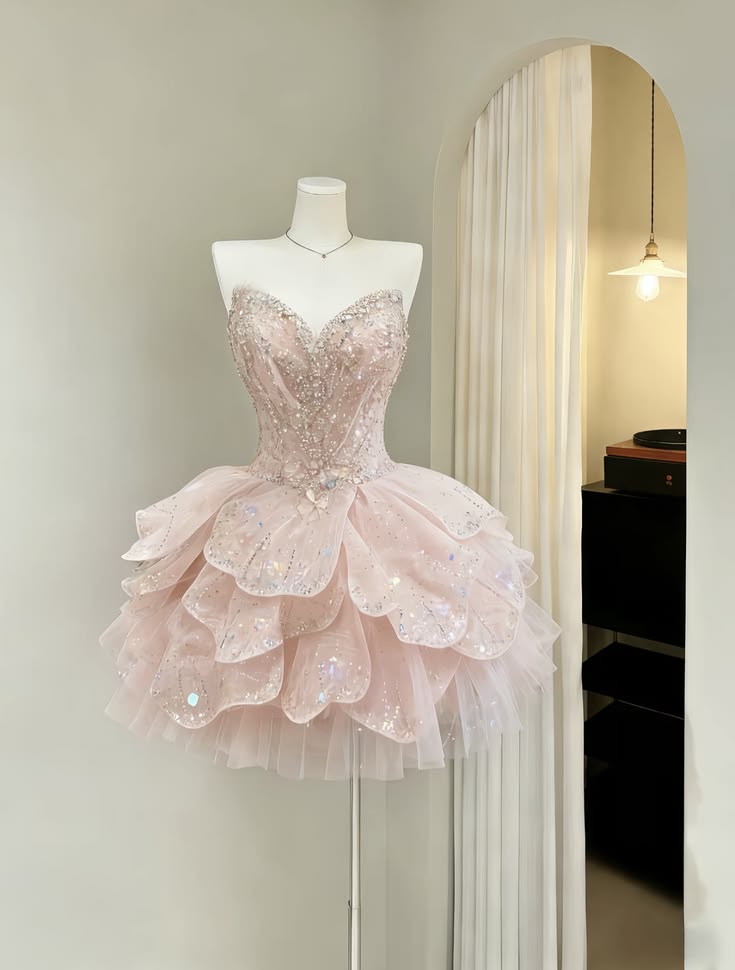 Jolie robe de bal rose bustier avec perles, inspiration pour l'obtention du diplôme, tenue courte pour le 15e anniversaire, robes de bal de promo RB3180