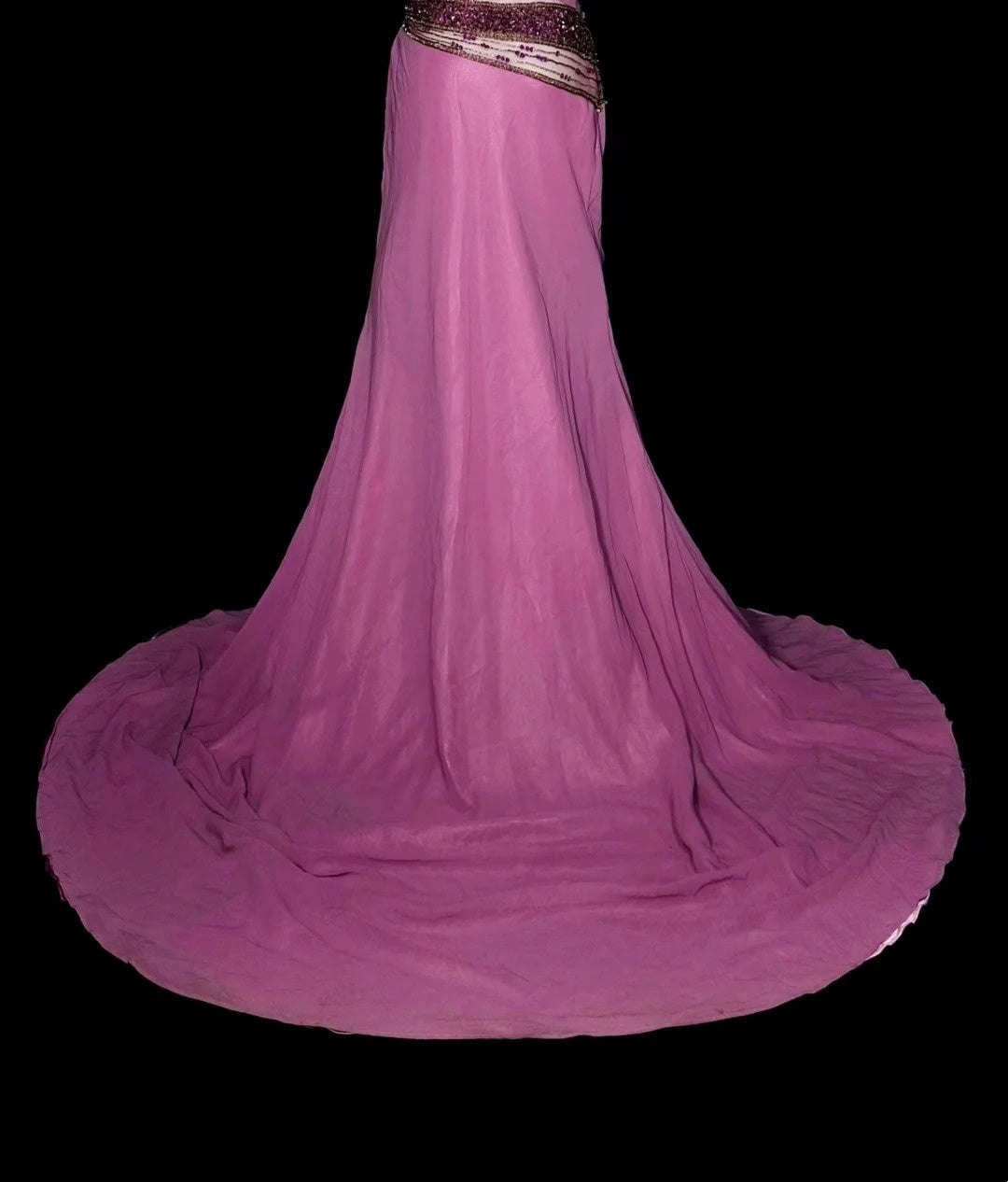 Vintage Meerjungfrauen-Abendkleid aus den 1960er Jahren mit herzförmigem Ausschnitt, Trägern, ärmellos, aus rosa Satin, N1597