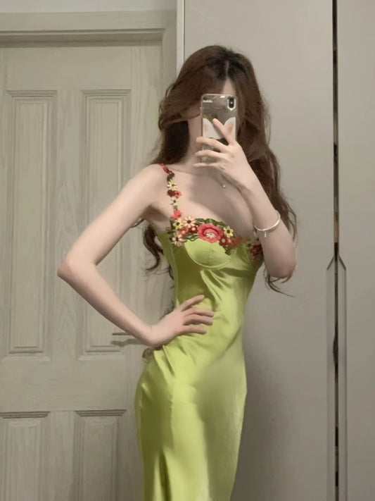 Einfaches A-Linien-Abendkleid aus Satin mit Spaghettiträgern, Modell Vestido De Desta Verde Green, in Grün, N266
