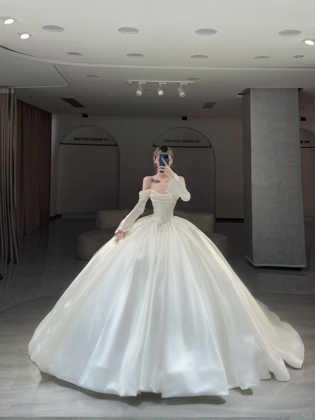 Timeless Wedding Dresses Ball Gown Off The Shoulder White Satin Long Sleeves Spring Summer Long Bridal Gown N2983