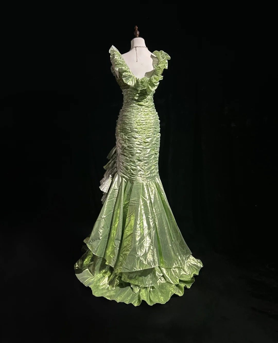 Vintage Ball Ästhetische Kleider Meerjungfrau V-Ausschnitt Grün mit Perlen Lang Abendkleid N3059