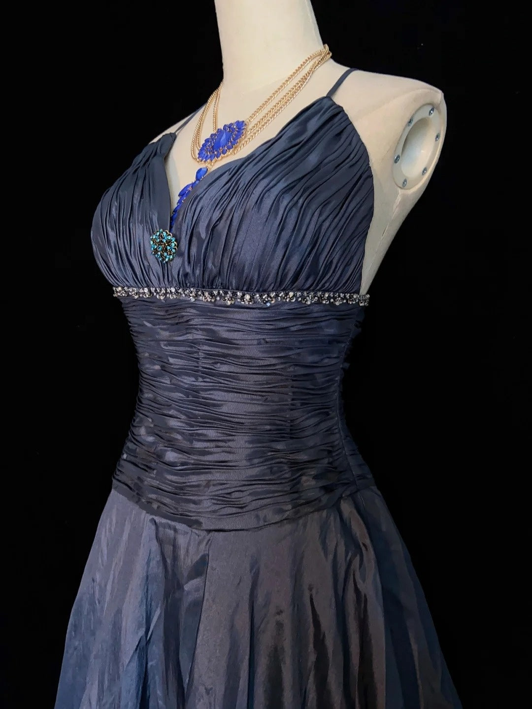 Zeitlose Ballkleider Trägerlos Marineblau Taft mit Perlenumhang Abendgarderobe N3287
