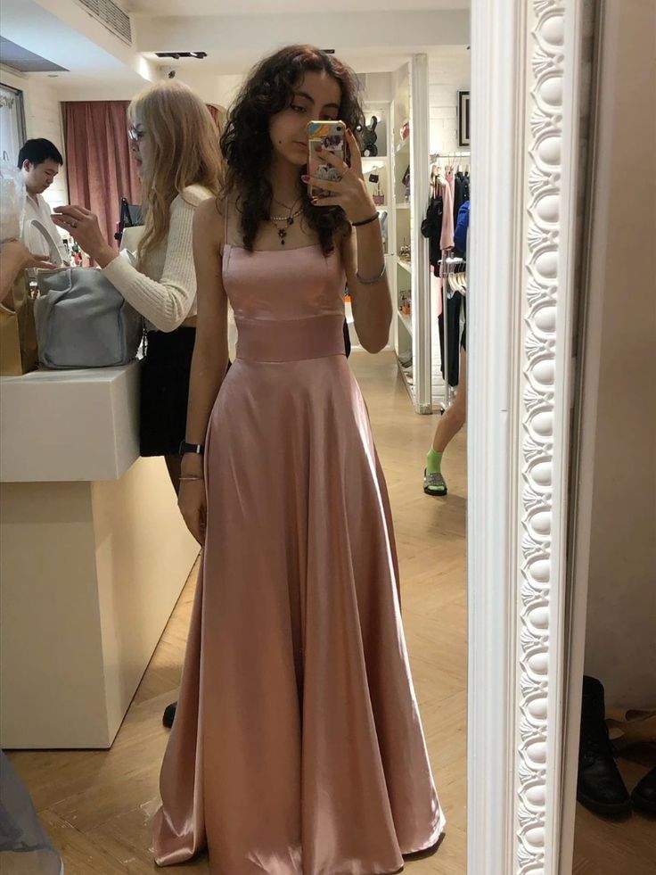Robe de bal longue rose satinée, sans manches, à fines bretelles spaghetti et coupe trapèze, collection 2026 pour adolescentes (AB622)
