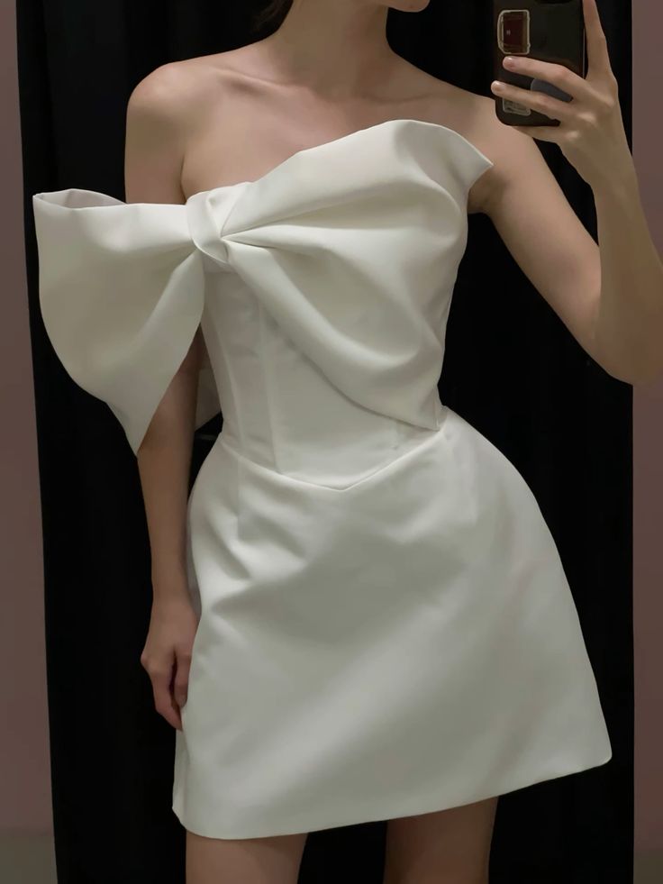Flirty A line épaules dénudées Blanc Satin Robe de bal de promo courte pour lycéenne RB4405