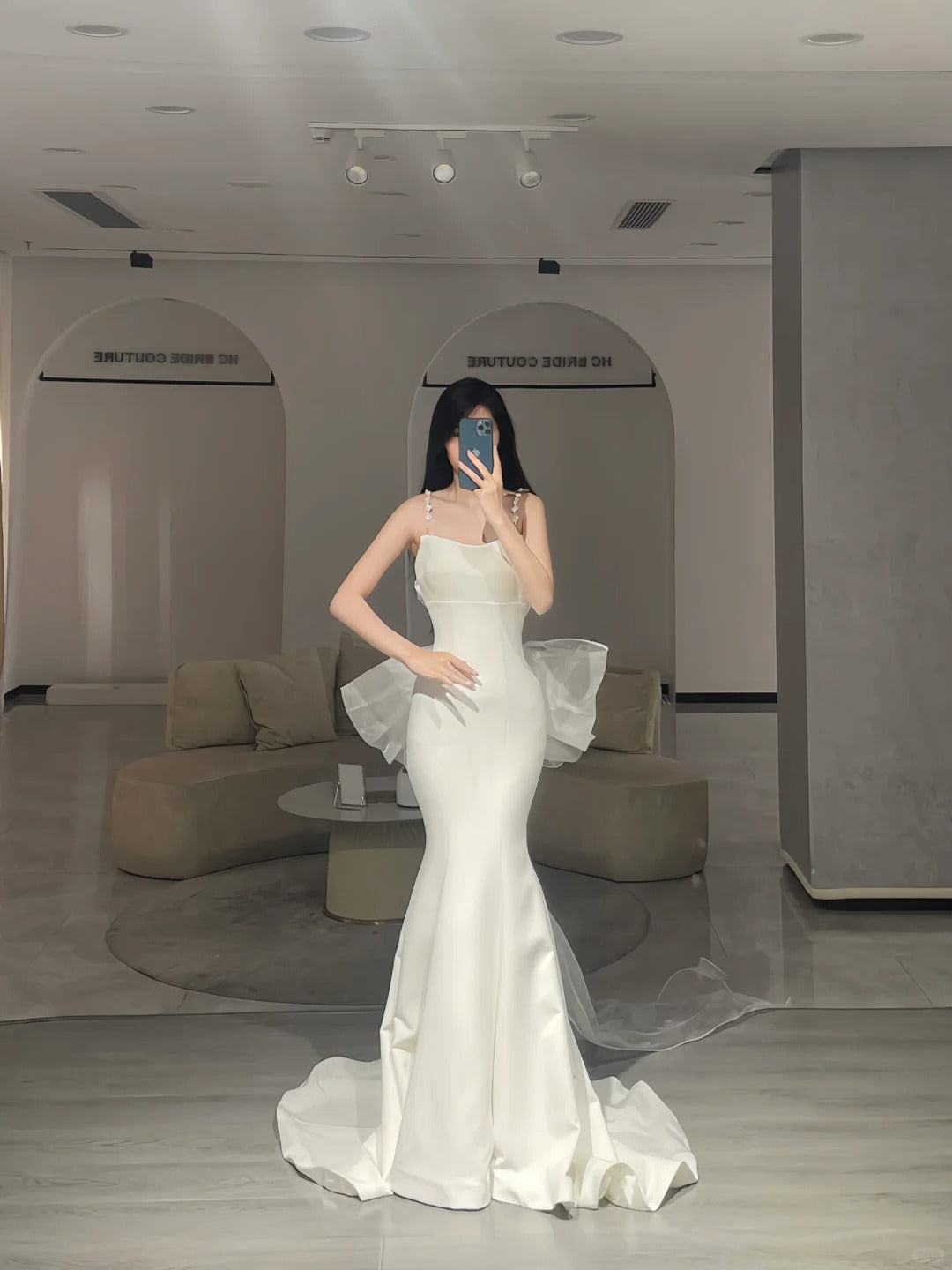 Einfache Hochzeitskleider Meerjungfrau Spaghettiträger Weißer Satin mit Schleife Langes Brautkleid N2977