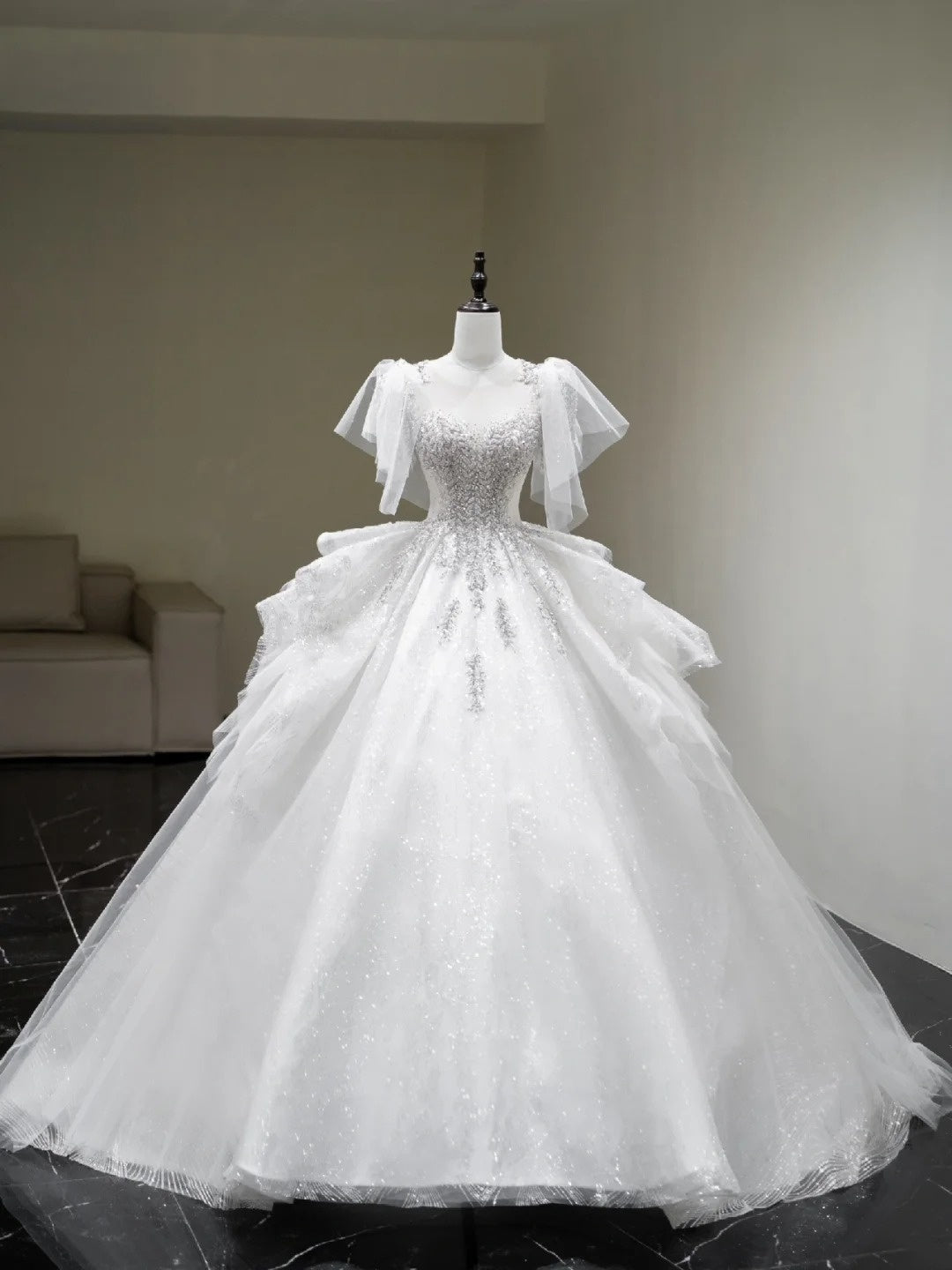 Robe de mariée princesse, robe de bal, décolleté rond, tulle blanc pailleté avec corsage perlé, manches courtes, robe de mariée cintrée N647