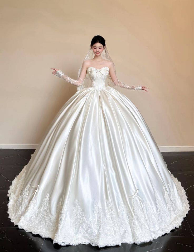 Chic Ball Gown Strapless Sleeveless Satin Fitted Corset Long Wedding Dress Bride Gowns Wedding Dresses RB2079