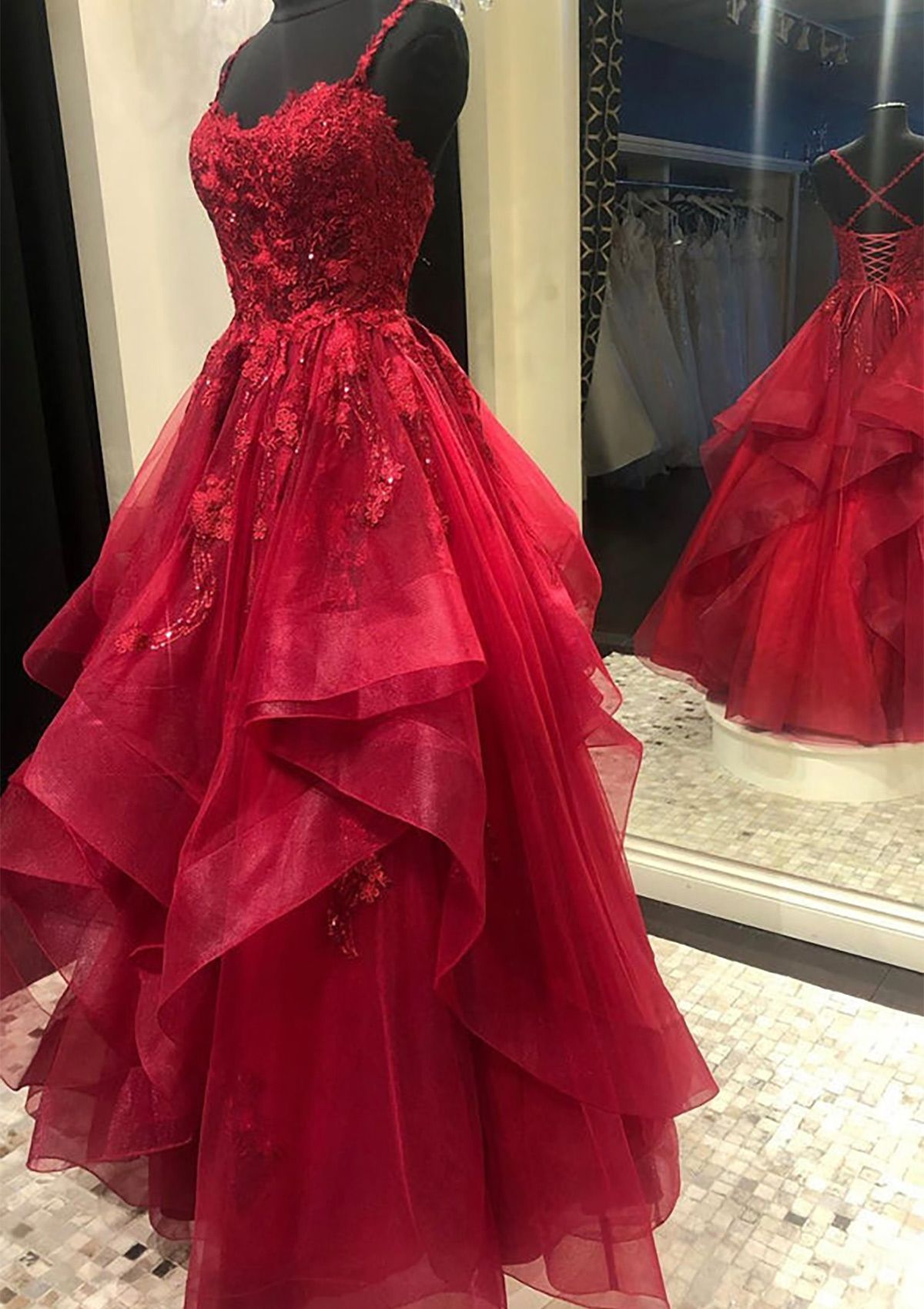 Robe de bal longue à fines bretelles, dentelle à volants et perles - Robe de bal - Robe d'anniversaire AB932