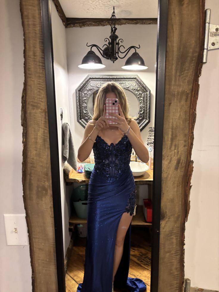 Robe de bal sirène bleu marine, bretelles spaghetti, robe de bal longue bleu nuit, inspiration robe de soirée fendue AB730