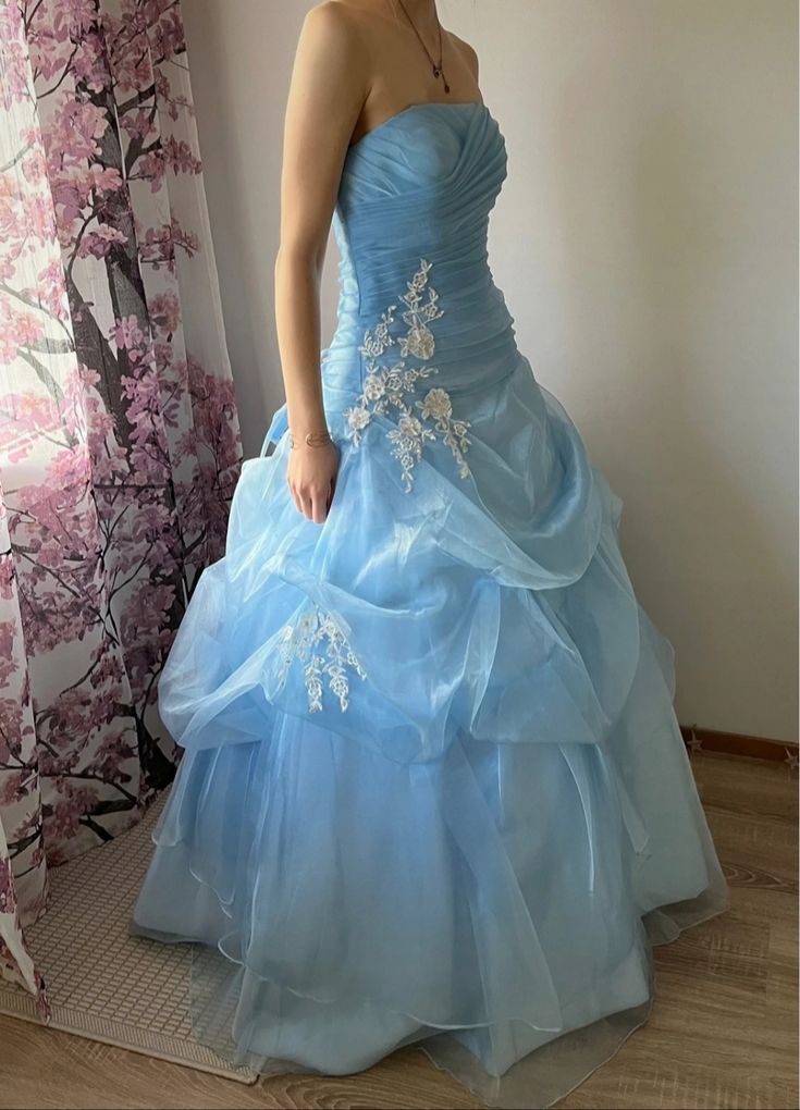 Einzigartiges trägerloses Ballkleid aus blauem Tüll mit mehrlagigem Design, ideal für Abschlussball, Quinceañera, Sweet 15, 16. Geburtstag, AB1267