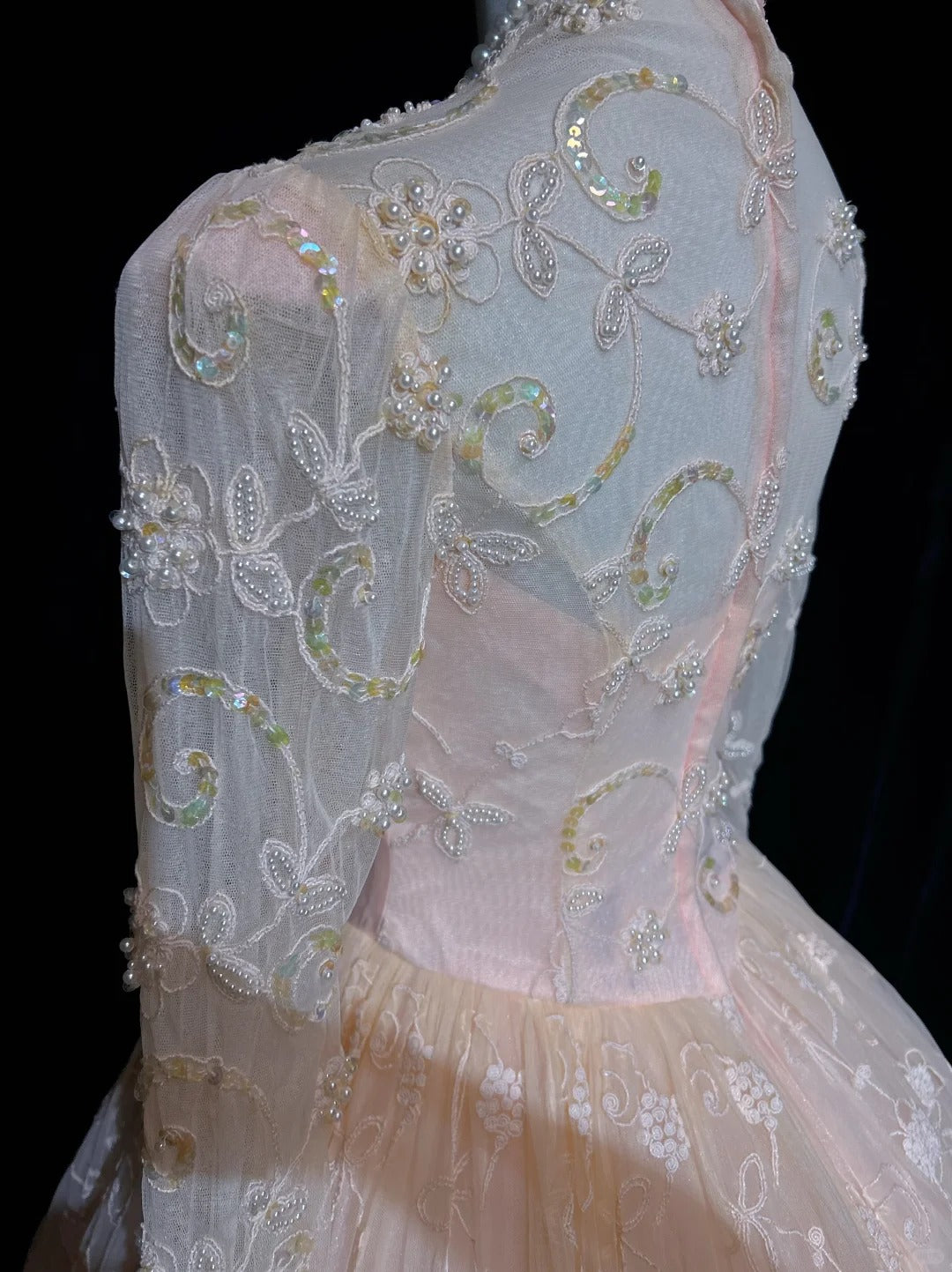 Prinzessin Abschlussballkleider Ballkleid V-Ausschnitt Rosa Spitze mit langen Ärmeln mit Perlen Formelle Abendgarderobe N3878