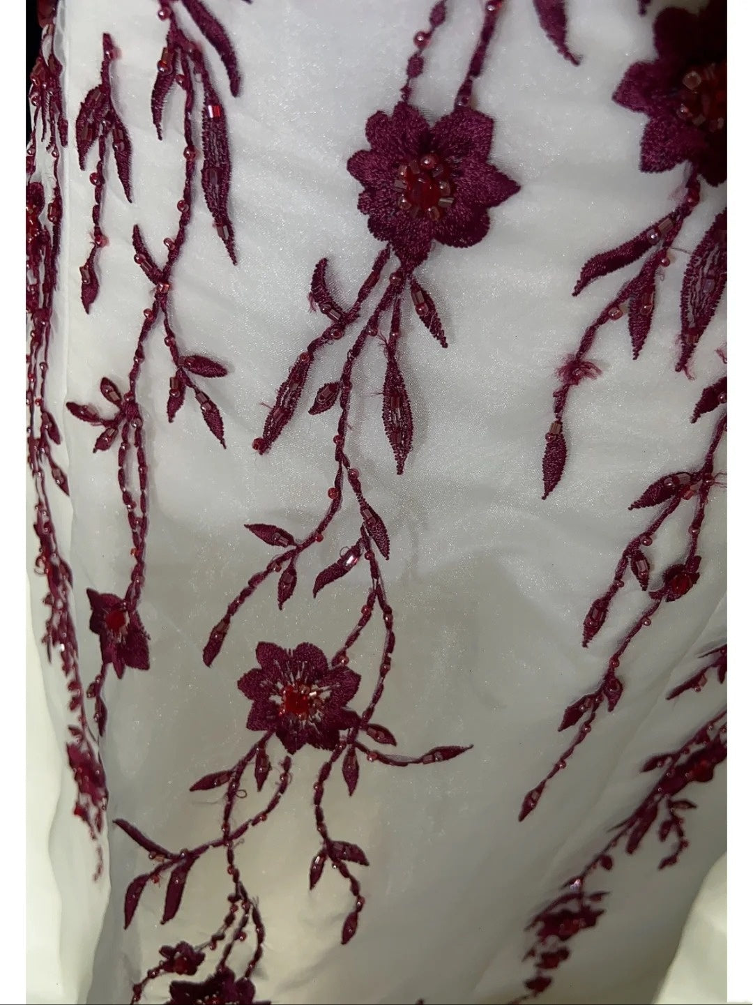 Einzigartige Brautkleider A-Linie Spaghettiträger Bordeaux Stickerei Weiß Strand Sommer Mit Cape Boho Langes Brautkleid N3308