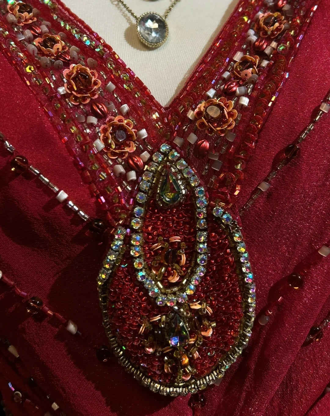Robes de bal modestes sirène licou en mousseline de soie bordeaux avec perles longue robe de soirée formelle N3877