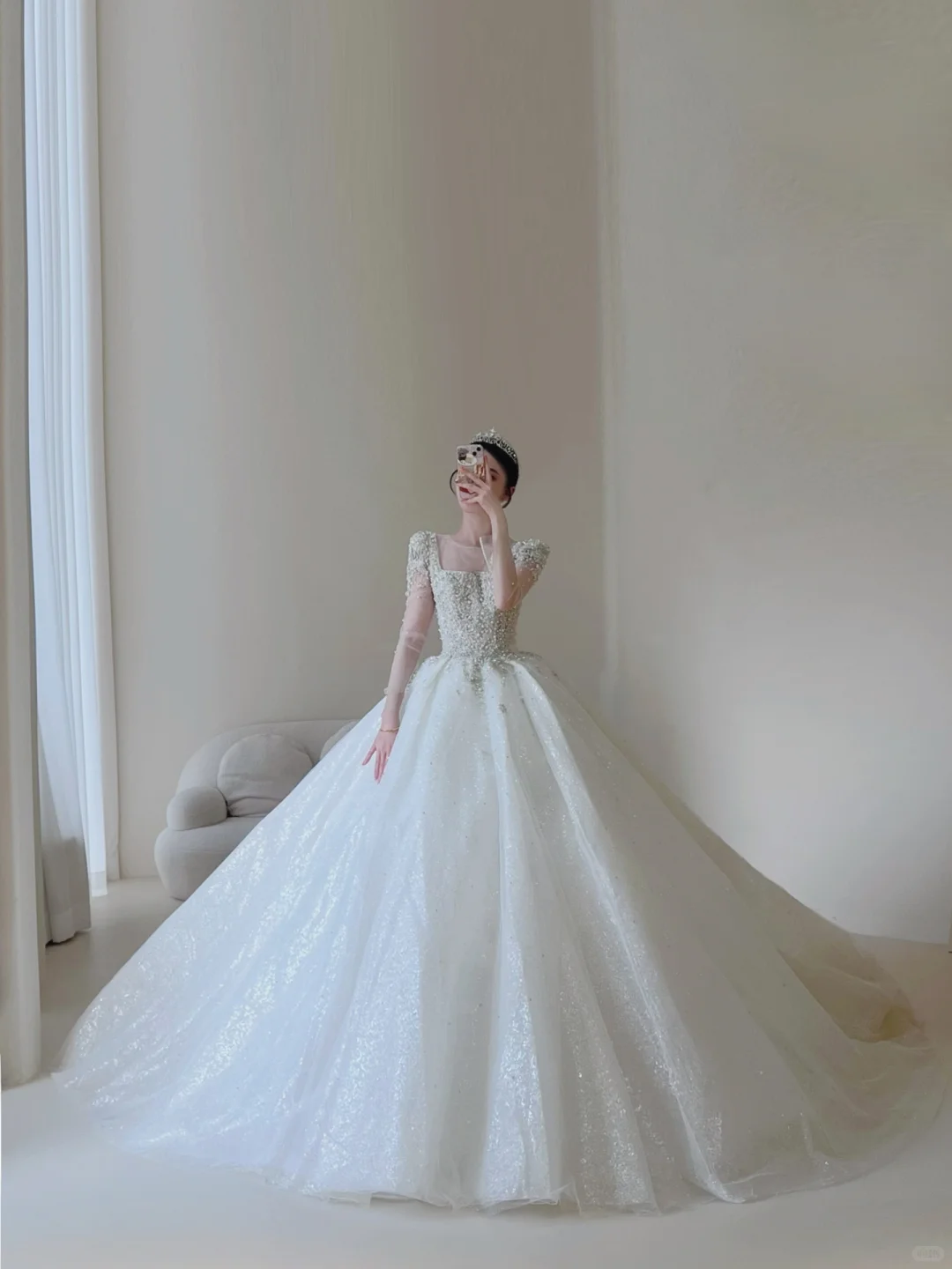 Prinzessinnen-Brautkleid mit Ärmeln, Spitzenapplikationen, eckigem Ausschnitt, Ballkleid AB882