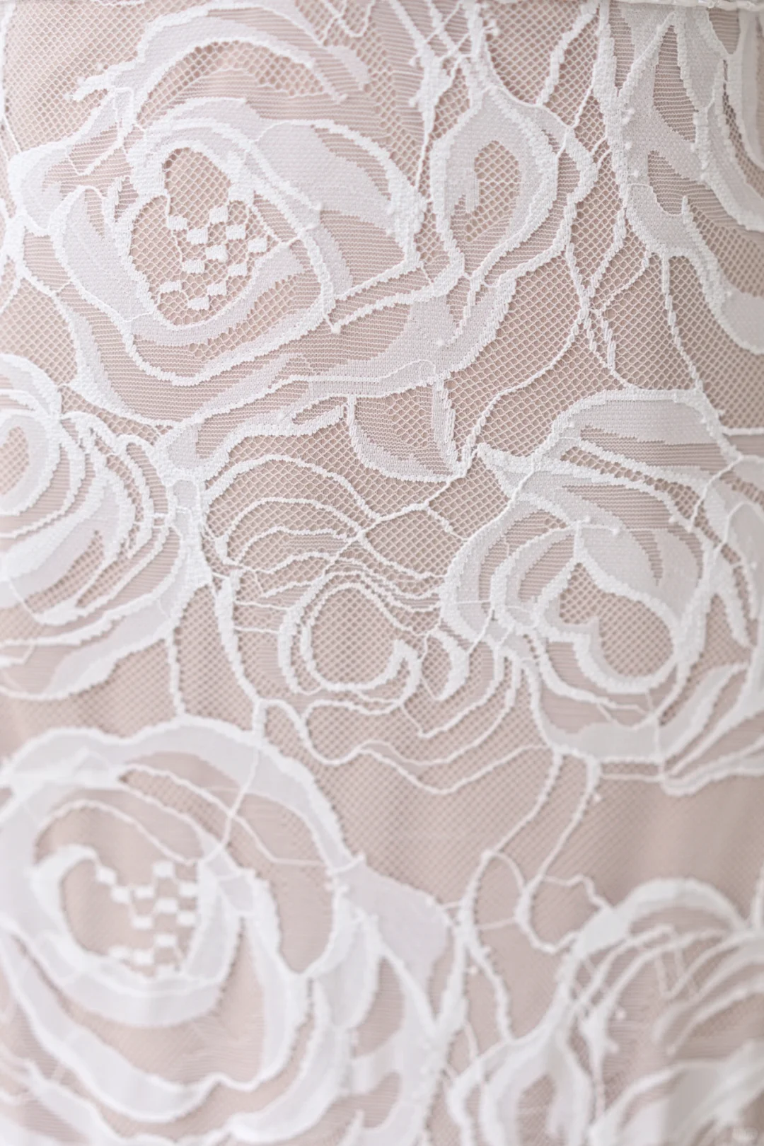 Zeitloses Meerjungfrauen-Brautkleid mit Spaghettiträgern aus champagnerweißer Spitze für Damen, Modell AC031
