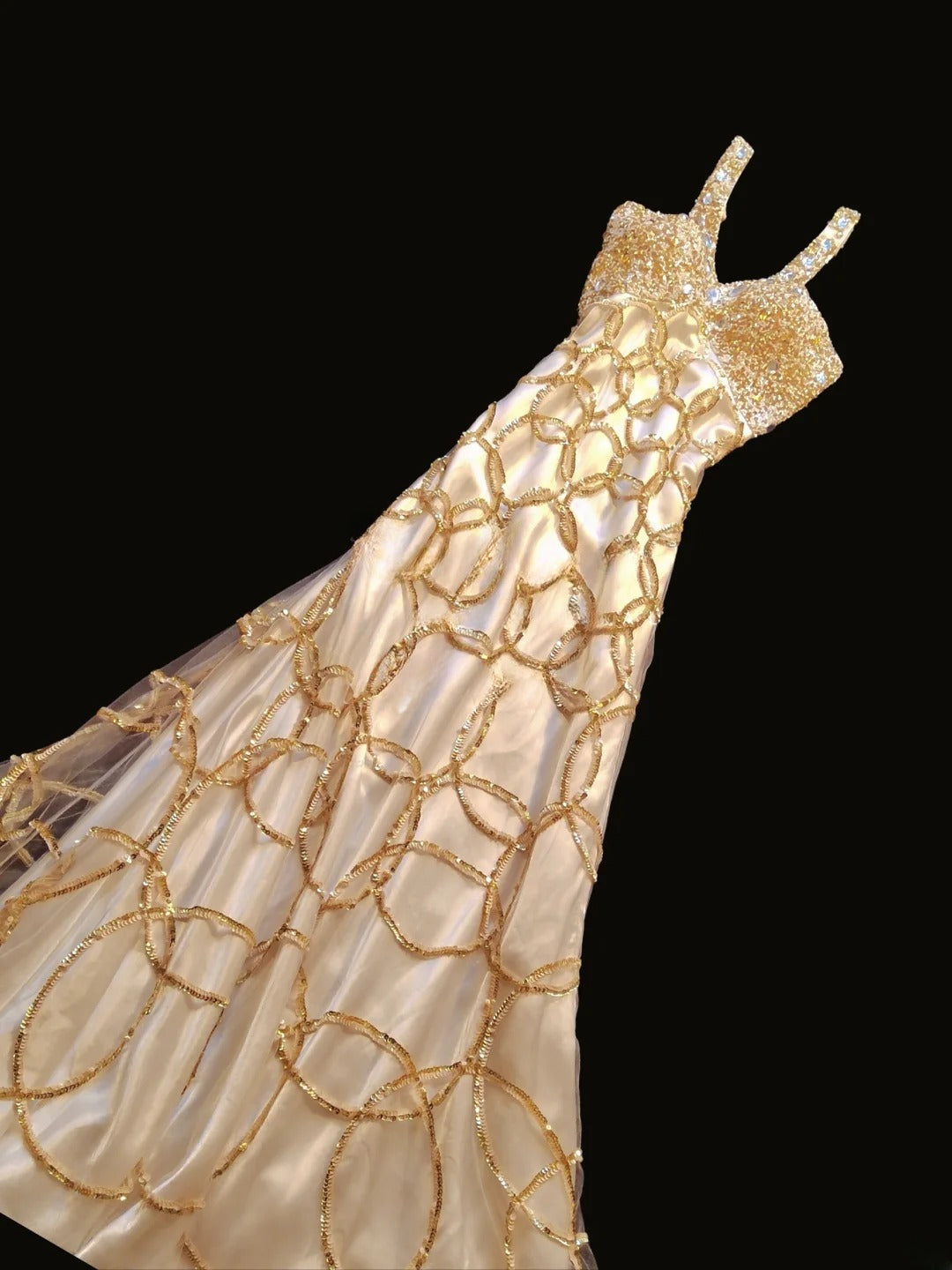 Robe de bal longue sirène dos nu, ornée de perles dorées, idéale pour les lycéennes et les fêtes de fin d'année (AB2518)