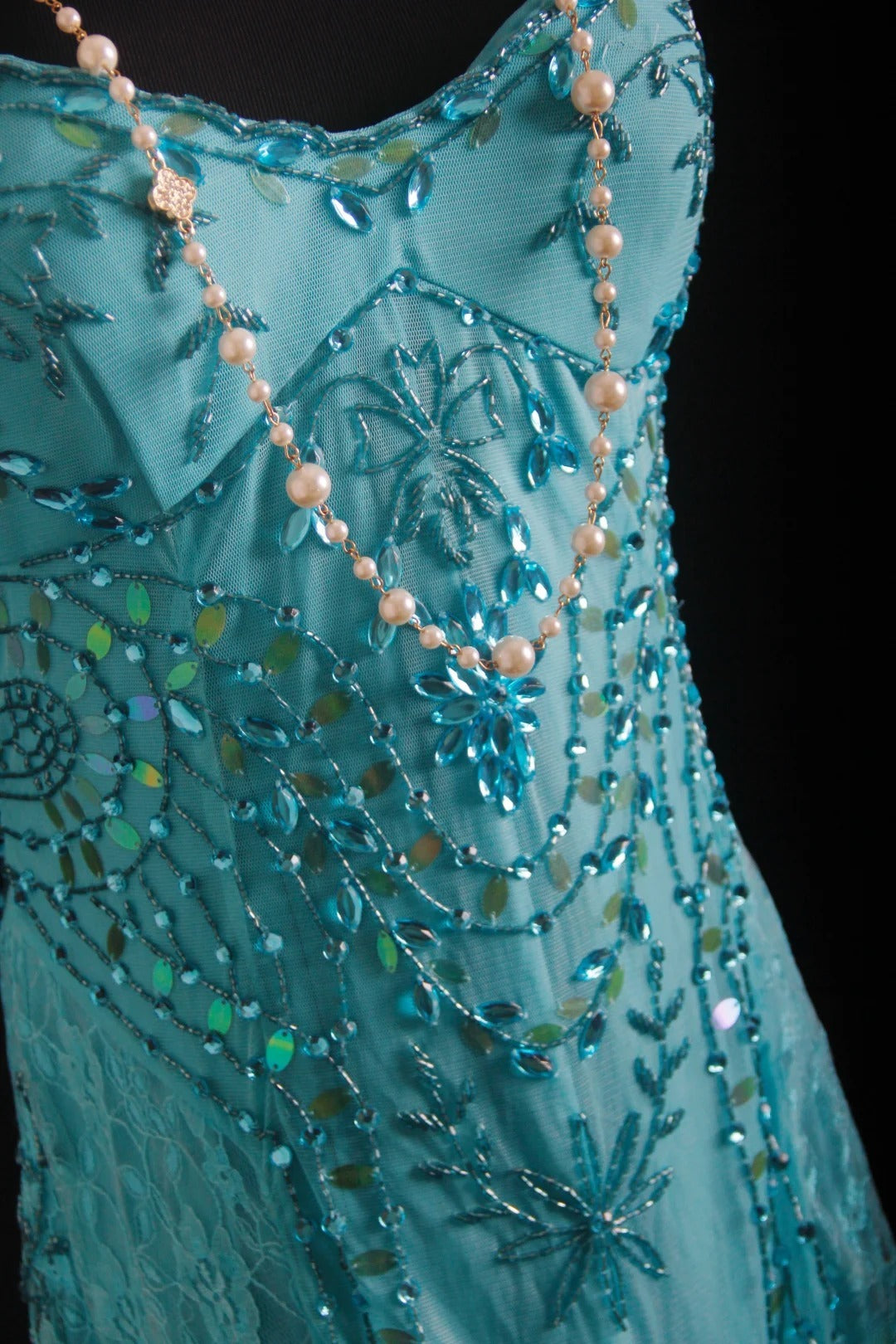 Robe de soirée sirène unique à fines bretelles bleues style années 90 ornée de perles, longueur thé, idéale pour les fêtes, les bals de fin d'année ou les 20 ans (AS004)