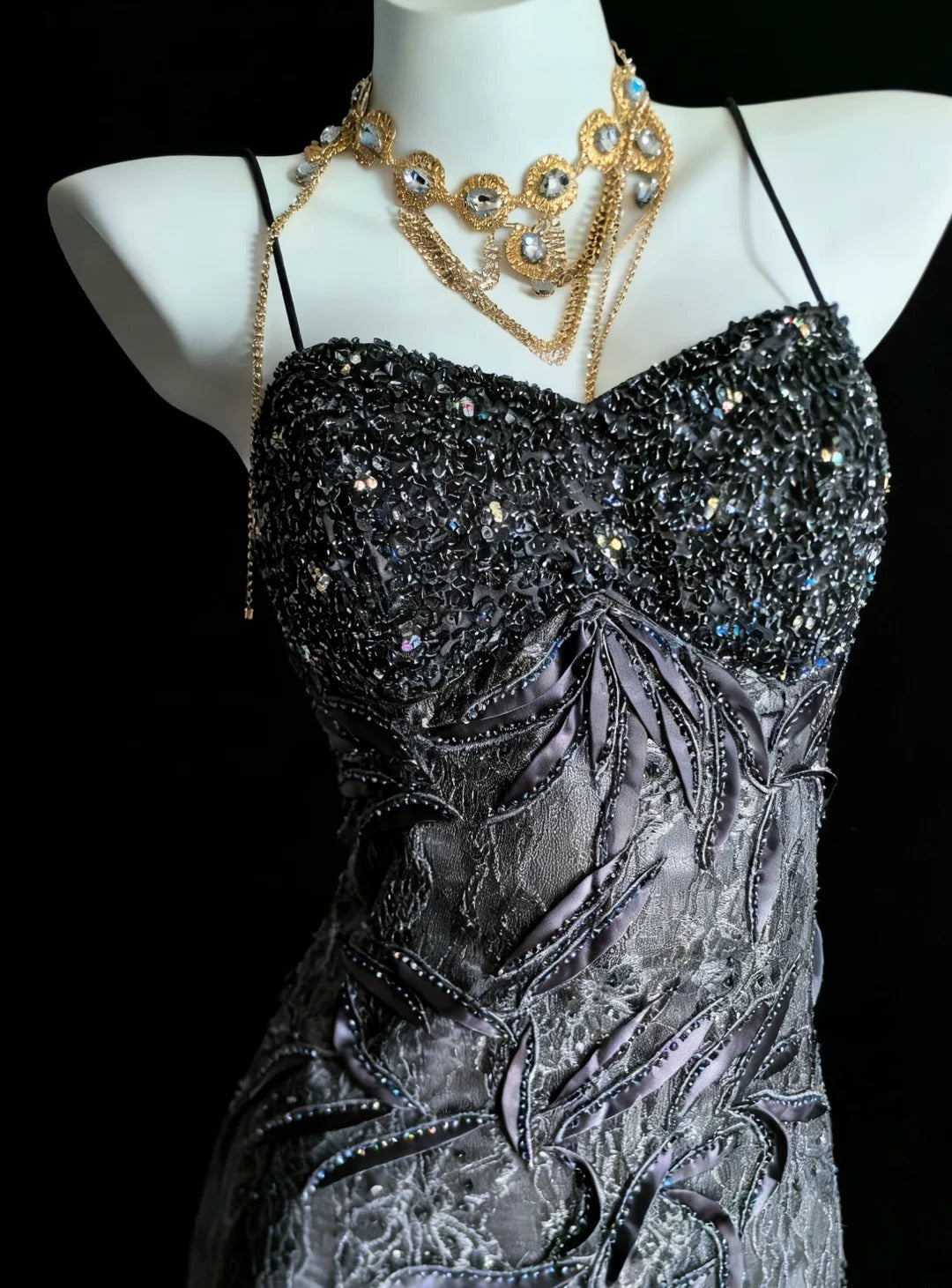 Robe de soirée sirène unique à fines bretelles en dentelle grise style années 90 avec perles, robe de bal longue, robe d'anniversaire pour les 20 ans AS008