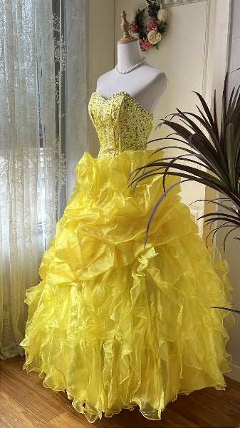 Quinceanera-Ballkleid für den 15. Geburtstag, herzförmiger Ausschnitt, Gelb mit silbernen Perlenverzierungen, langes Kleid RC0379