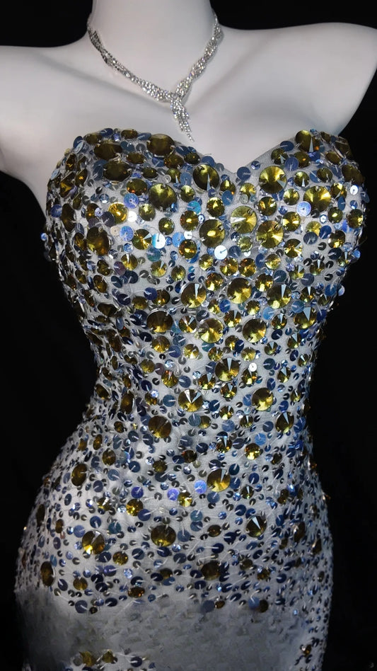 Graues Meerjungfrau-Abschlussballkleid mit herzförmigem Ausschnitt aus Tüll und goldenen Perlen, dezentes bodenlanges formelles Abendkleid RB9824