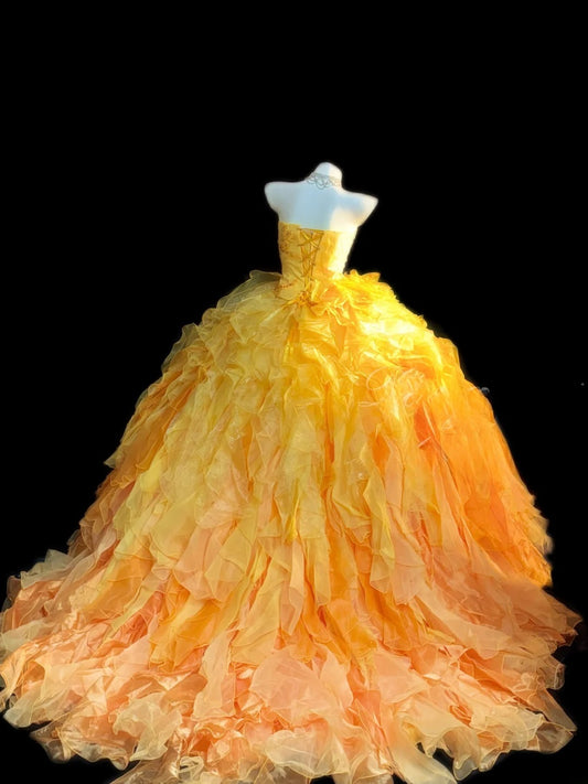 Prinzessin Ballkleid Trägerlos Gelb Mit Gestuften Lagen Blumen Lang Sweet 16 Kleider Quinceanera Kleid RB3363