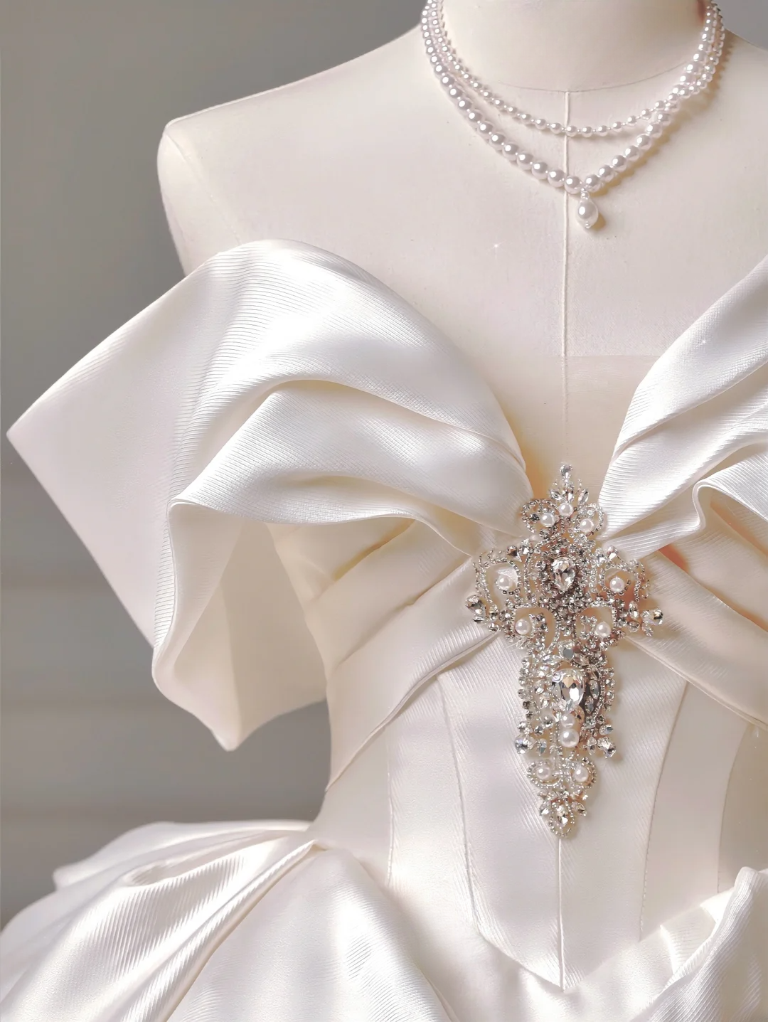 Prinzessinnen-Brautkleid, langes Ballkleid, schulterfrei, Satin, Brautkleid mit kurzen Ärmeln, AQ030