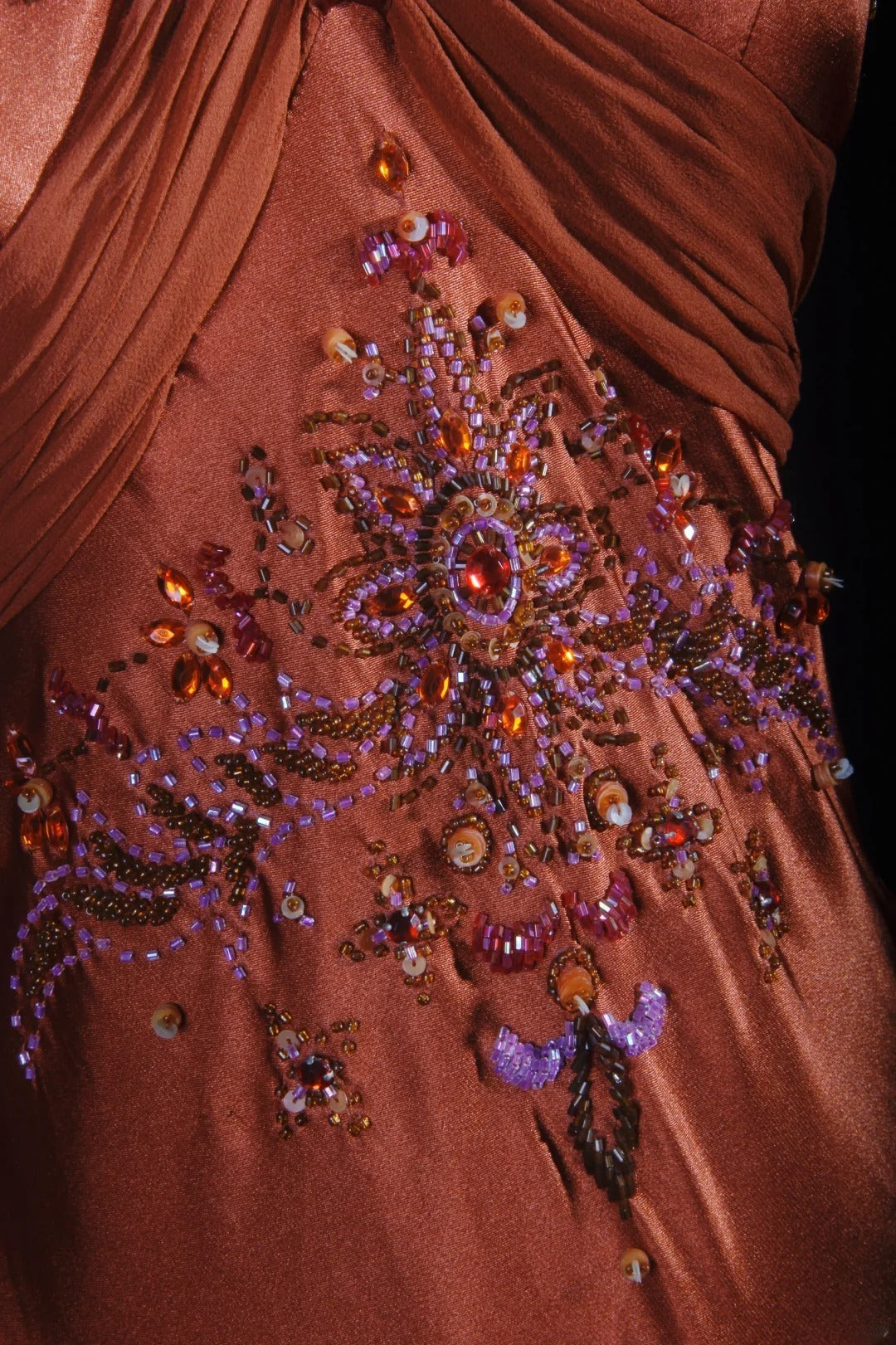 Vintage Etuikleid mit Neckholder, Spaghettiträgern, Satinspitze und Perlen im eleganten 50er-Jahre-Retro-Stil – perfekt für Geburtstag, Abendessen oder Abschlussball (AS059)