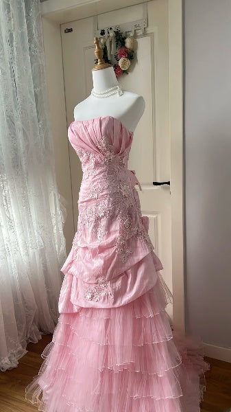 Langes schulterfreies Meerjungfrau-Abendkleid in Pink mit Spitzen-Stufenlagen, formelles Partykleid für Damen RC0458